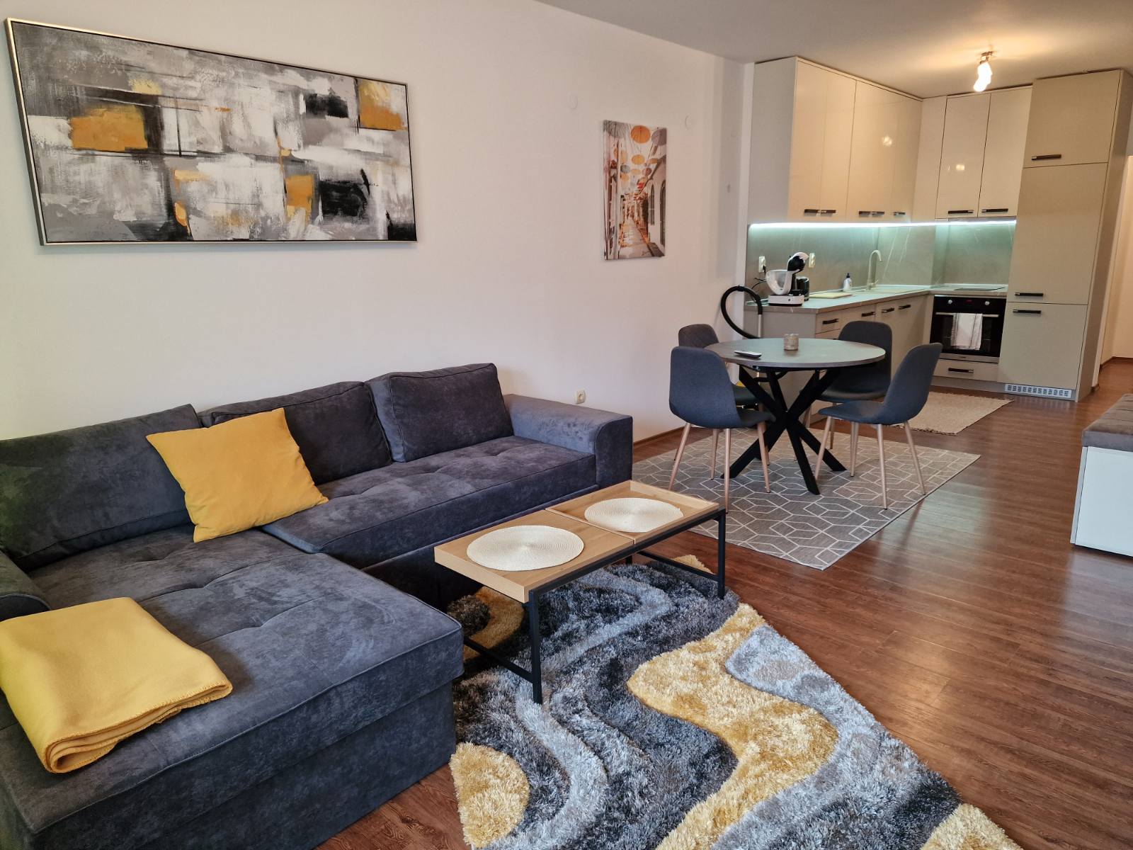 Луксозен двустаен апартамент с ниска такса поддръжка до Гондолата в Банско