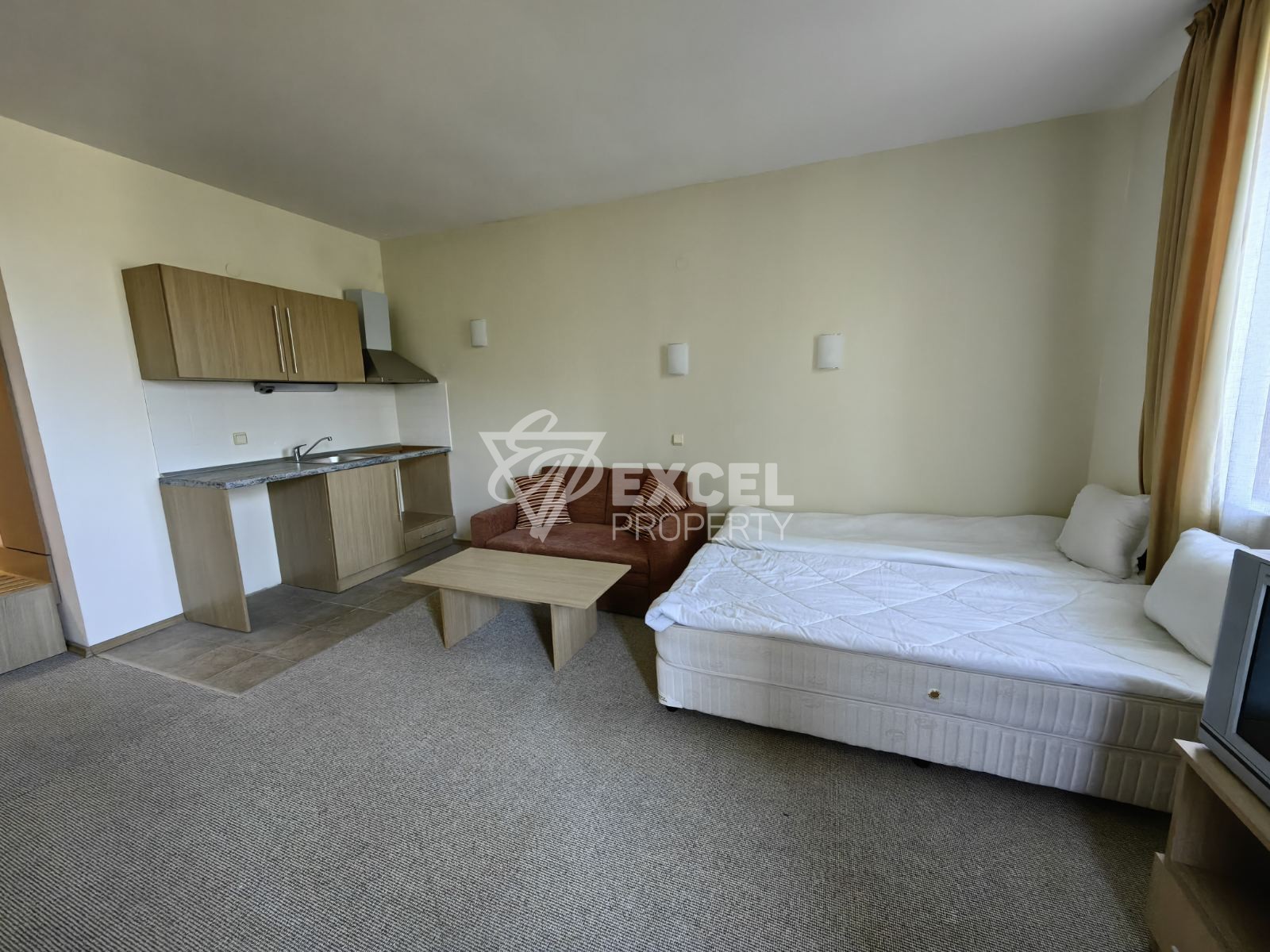 Просторно южно студио сред природата, в близост до река