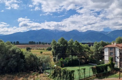 Просторен пентхаус с две тераси и красива планинска гледка