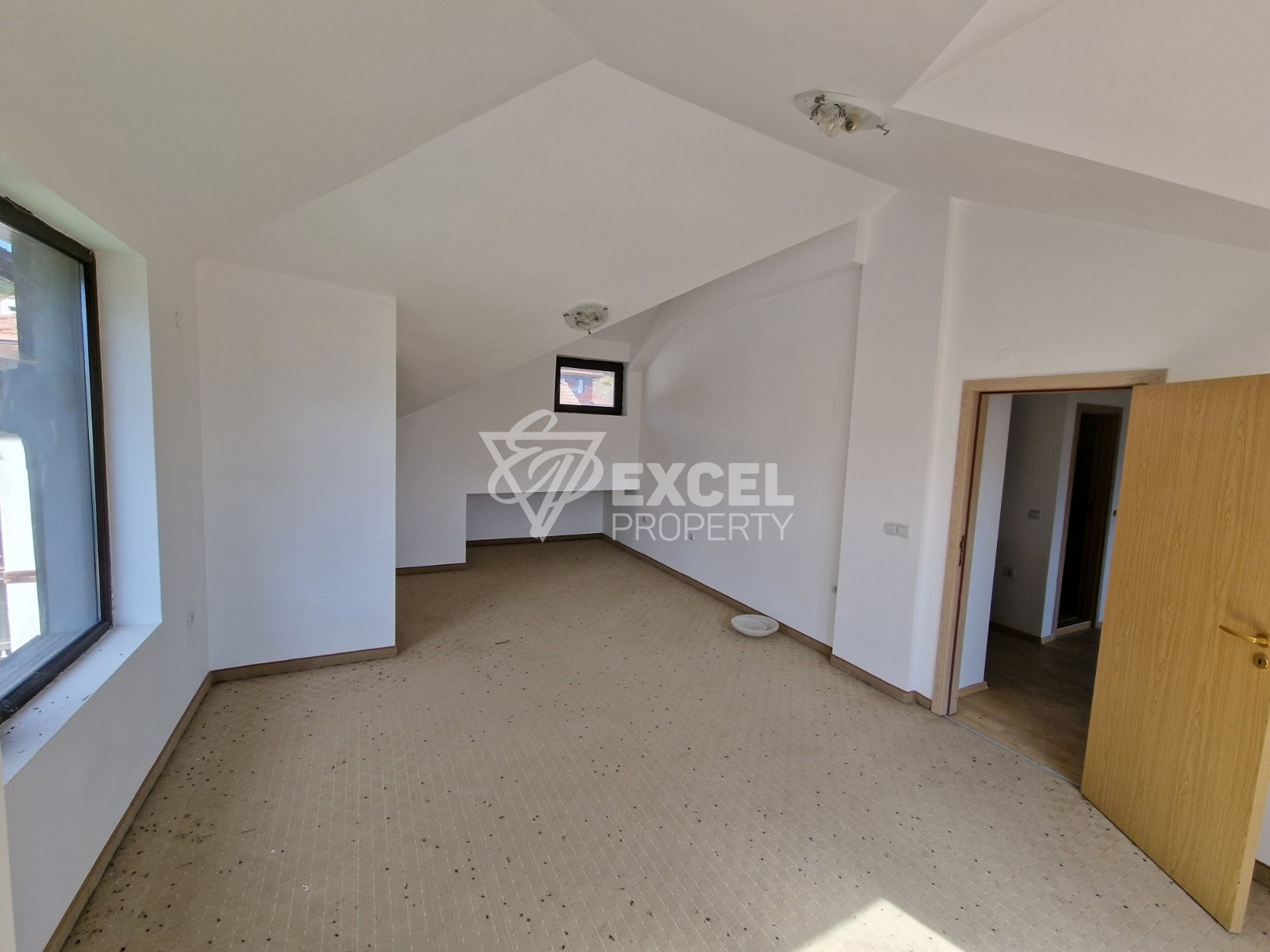 Просторен пентхаус с две тераси и красива планинска гледка