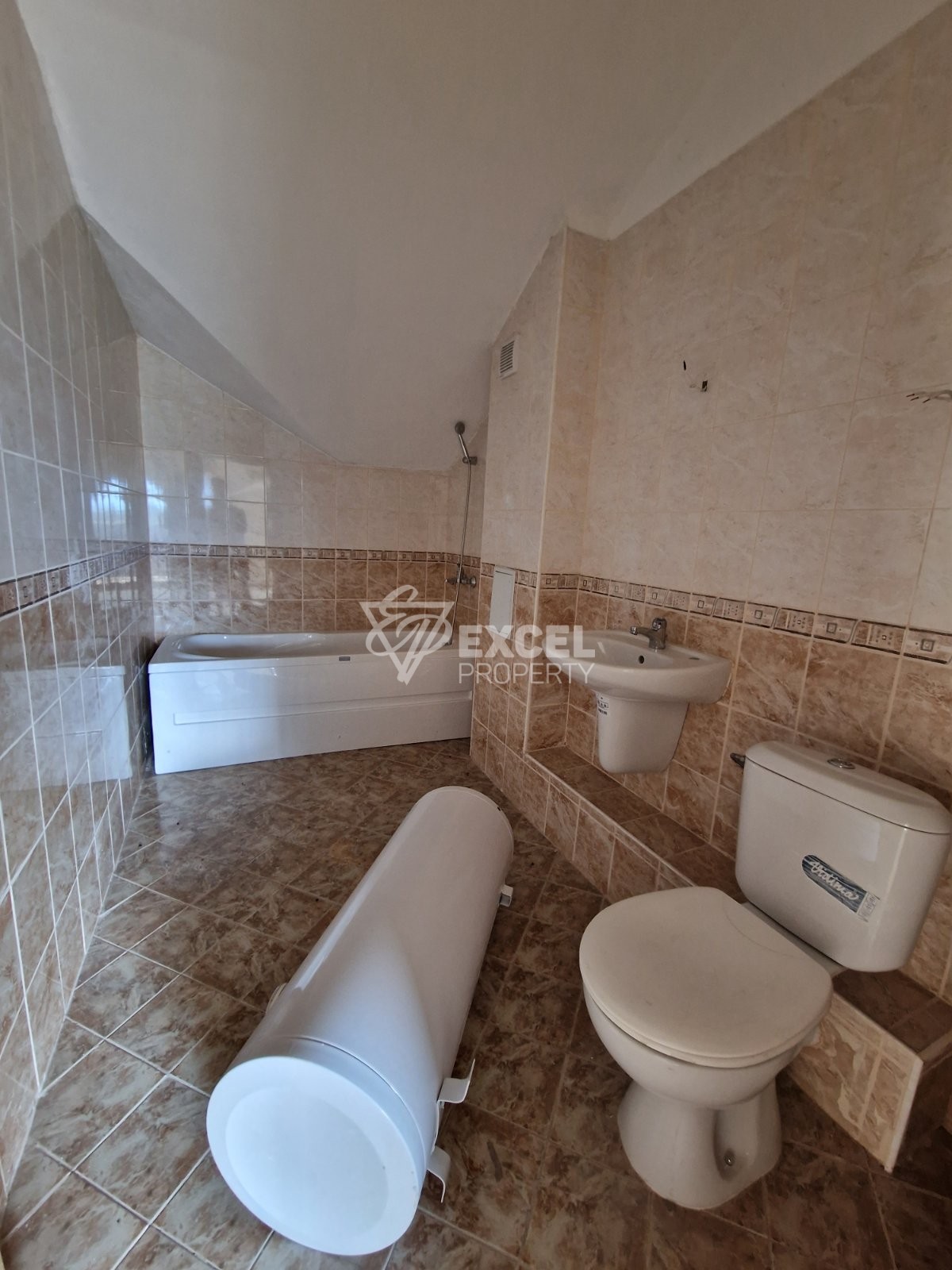 Просторен пентхаус с две тераси и красива планинска гледка