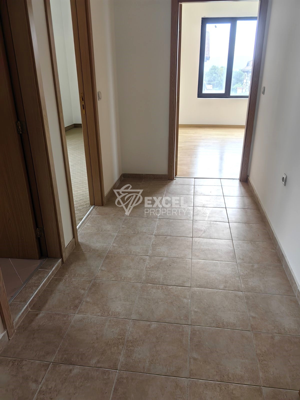 Двустаен апартамент с южно изложение и просторна тераса в целогодишен комплекс 3 Планини