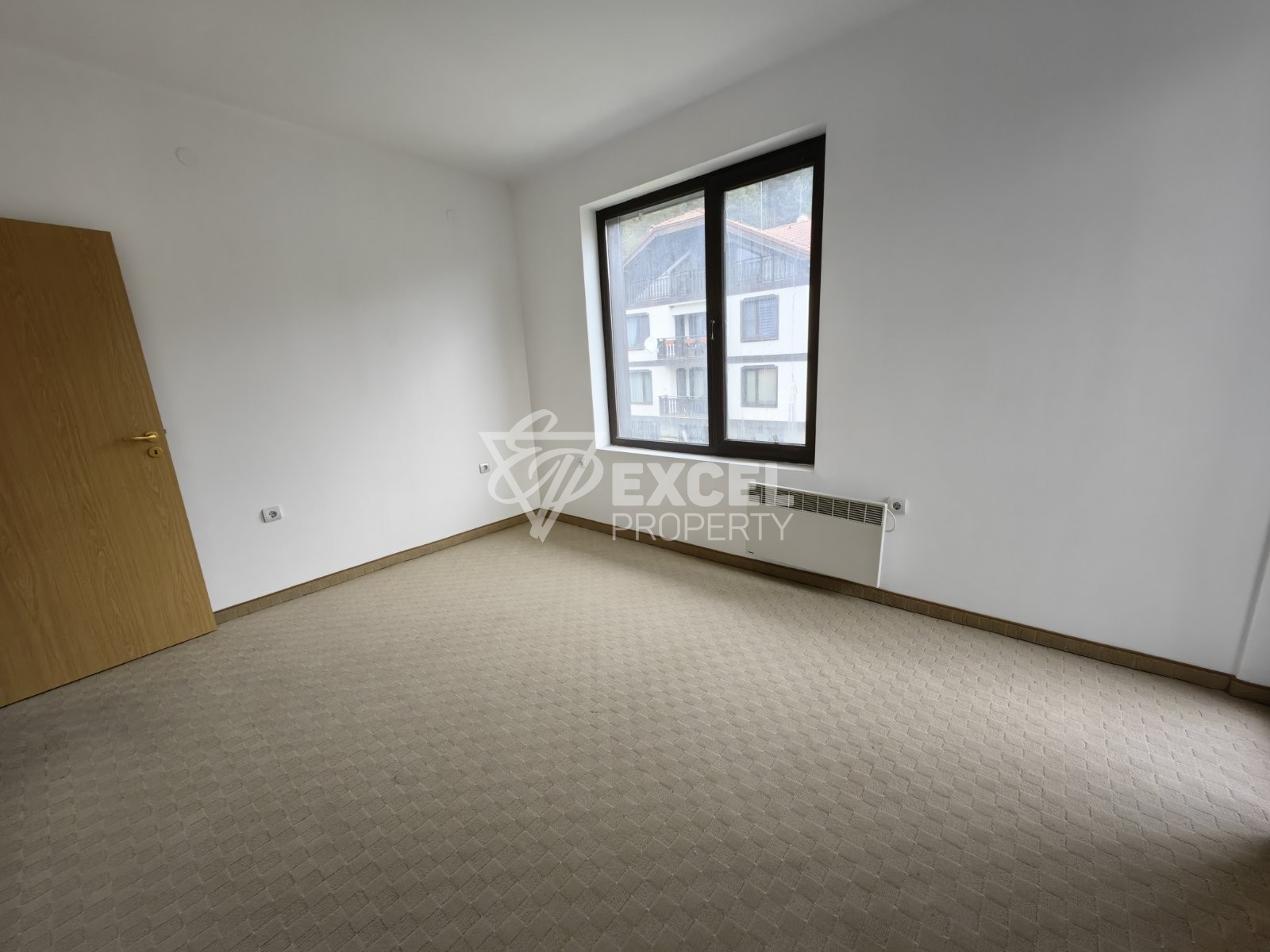 Двустаен апартамент с южно изложение и просторна тераса в целогодишен комплекс 3 Планини