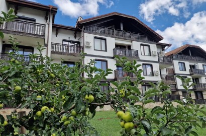 Двустаен апартамент с южно изложение и просторна тераса в целогодишен комплекс 3 Планини