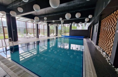 Прекрасен двустаен апартамент за продажба в целогодишен комплекс с ниска такса поддръжка, до Разлог