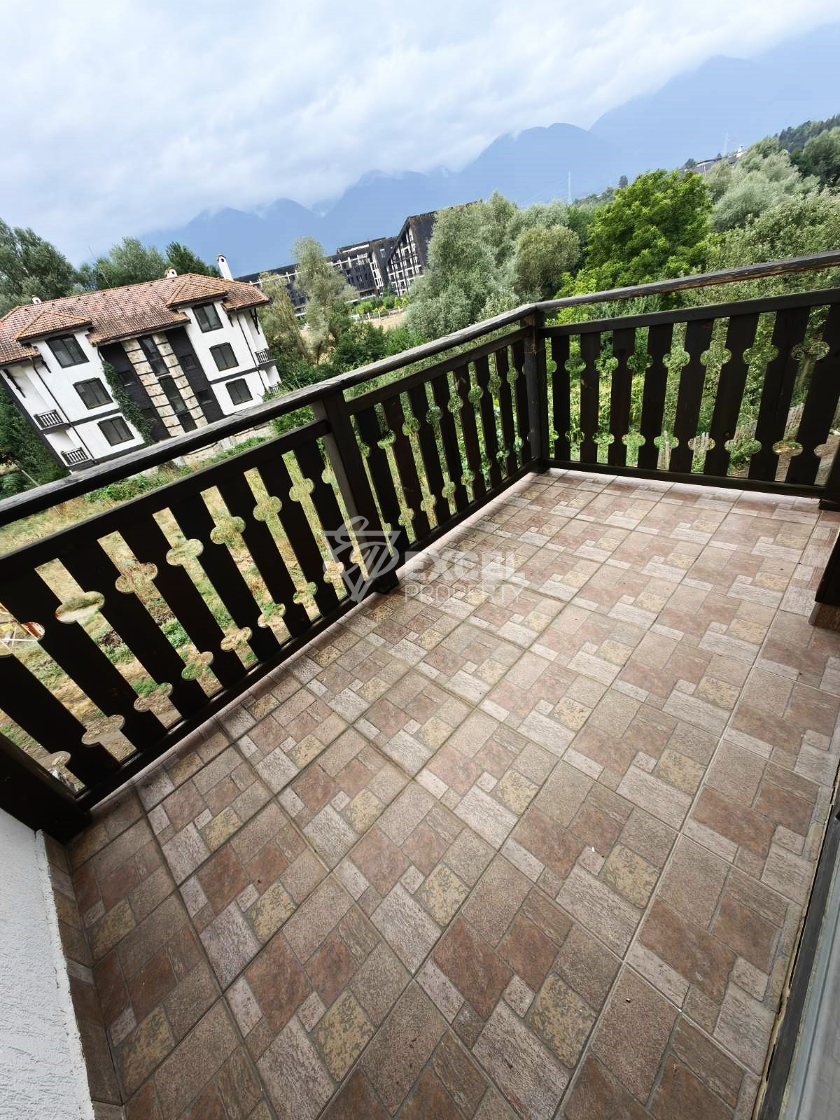 Прекрасен двустаен апартамент за продажба в целогодишен комплекс с ниска такса поддръжка, до Разлог