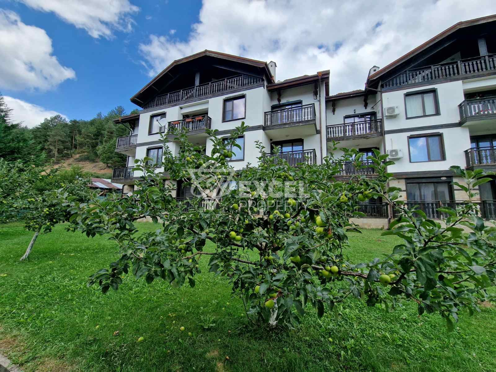 Прекрасен двустаен апартамент за продажба в целогодишен комплекс с ниска такса поддръжка, до Разлог