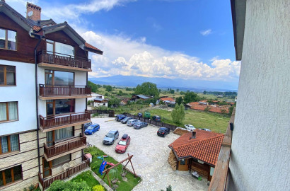 За продажба: Западно студио с тераса в комплекс с ниска такса поддръжка!