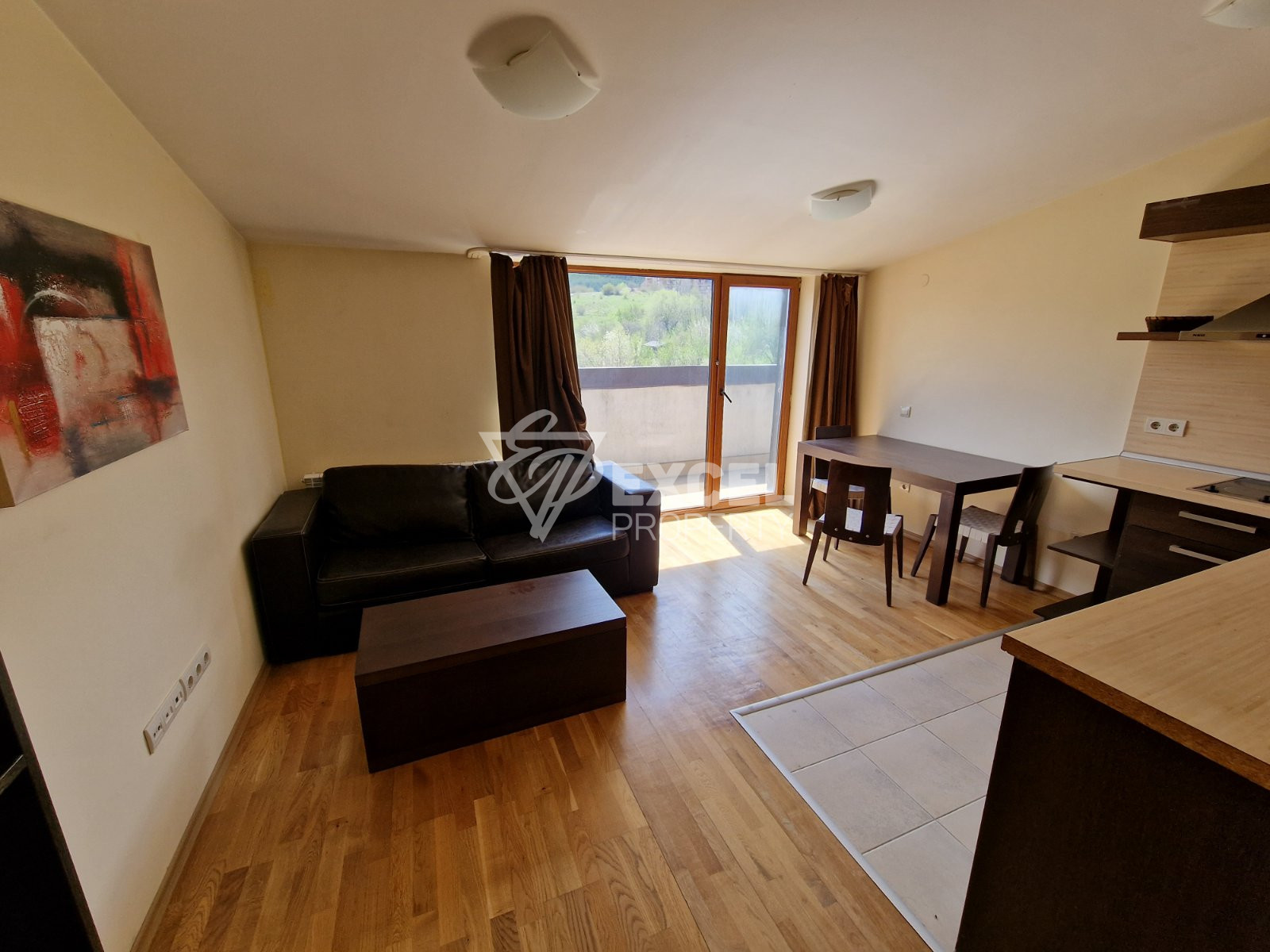 Тристаен обзаведен апартамент за продажба в Банско с панорама Пирин