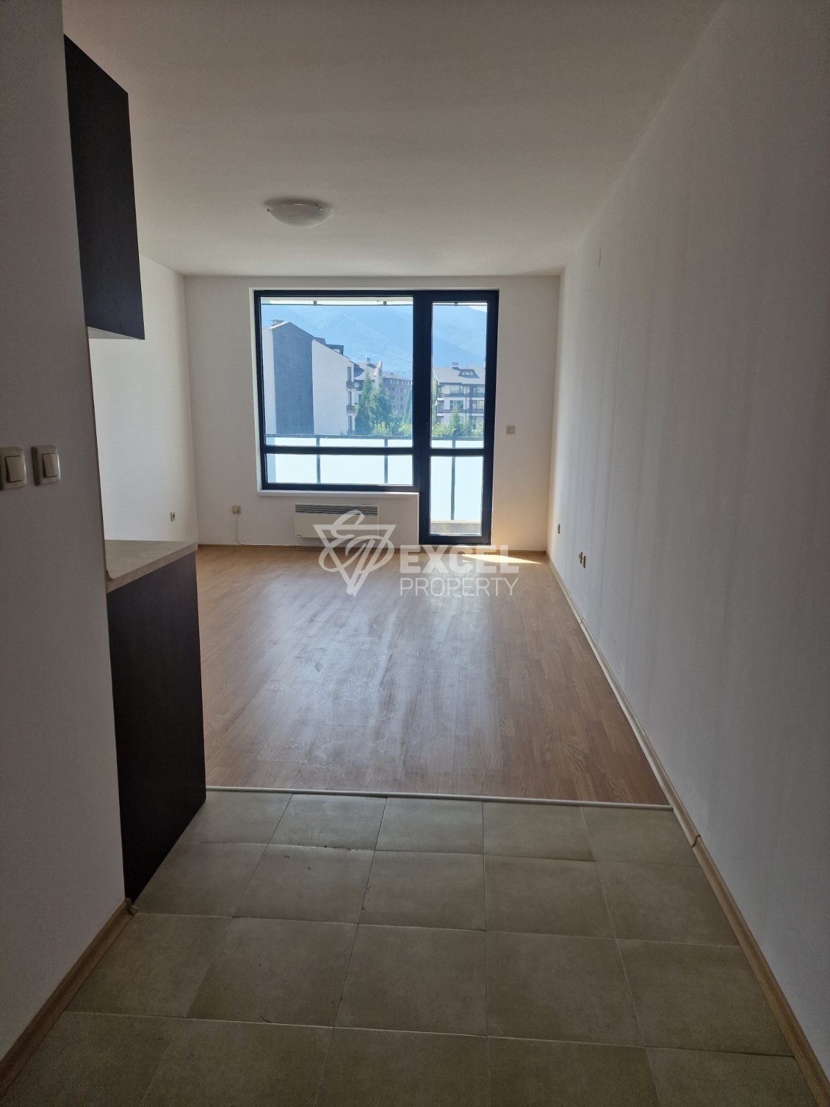 Прекрасен изглед! Западно студио за продажба в комплекс Аспен Хайтс