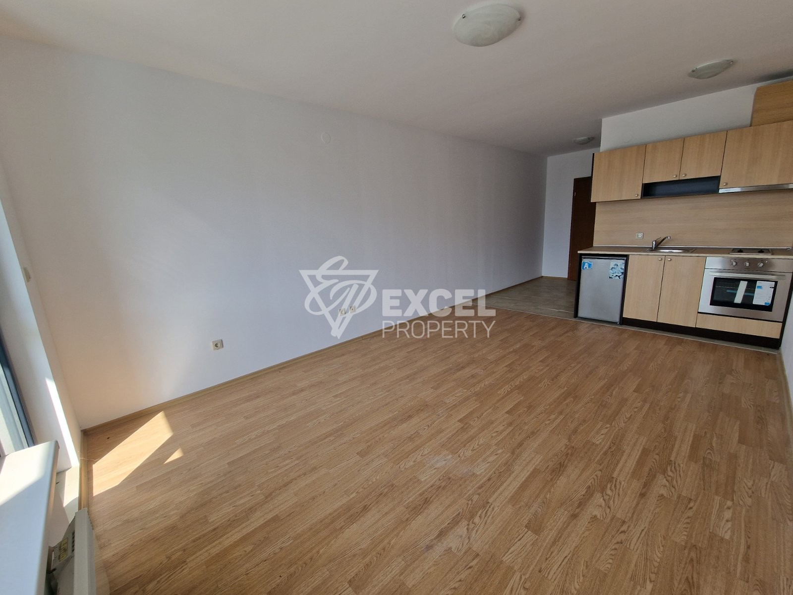 Прекрасен изглед! Западно студио за продажба в комплекс Аспен Хайтс