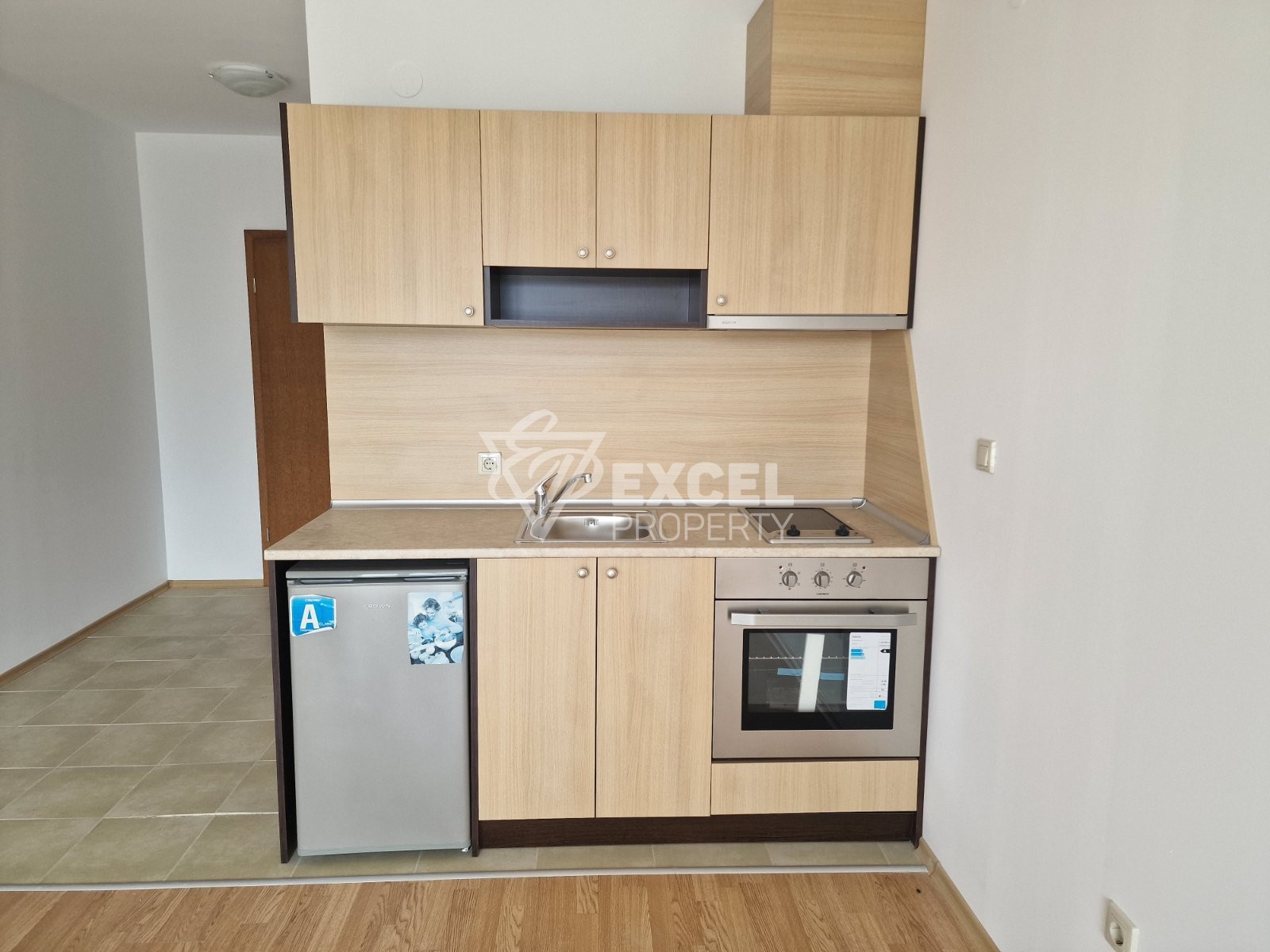 Прекрасен изглед! Западно студио за продажба в комплекс Аспен Хайтс