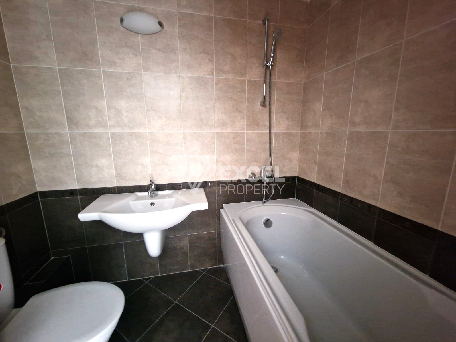 Прекрасен изглед! Западно студио за продажба в комплекс Аспен Хайтс