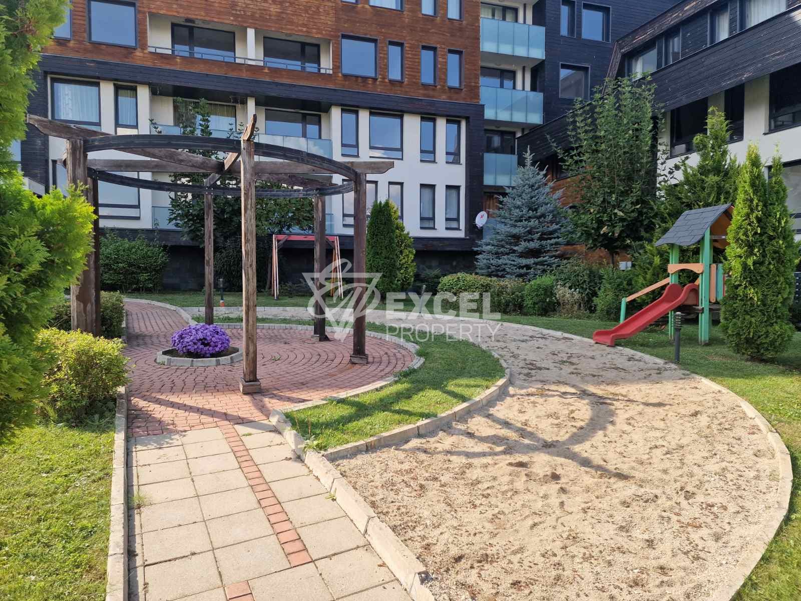 Прекрасен изглед! Западно студио за продажба в комплекс Аспен Хайтс