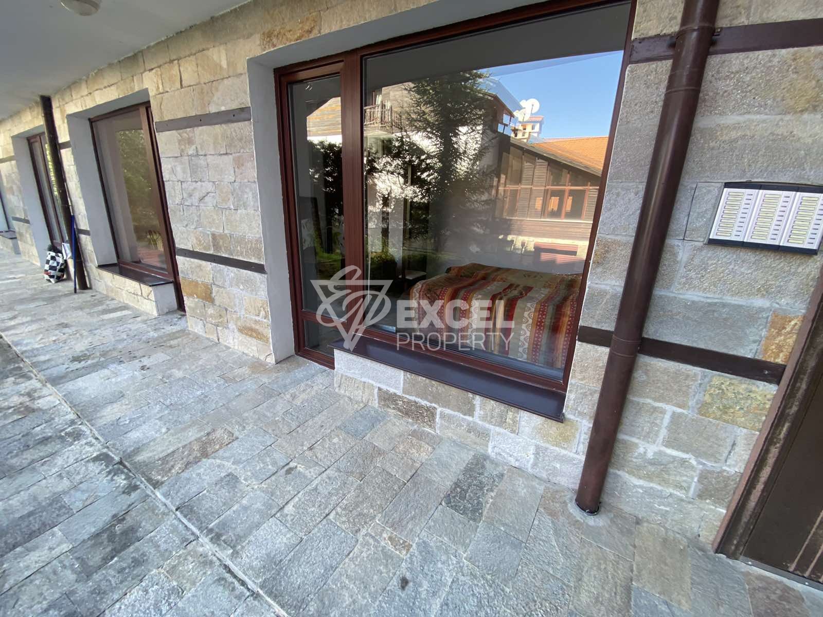 Изгоден двустаен апартамент на партерно ниво в сграда с ниска такса поддръжка!