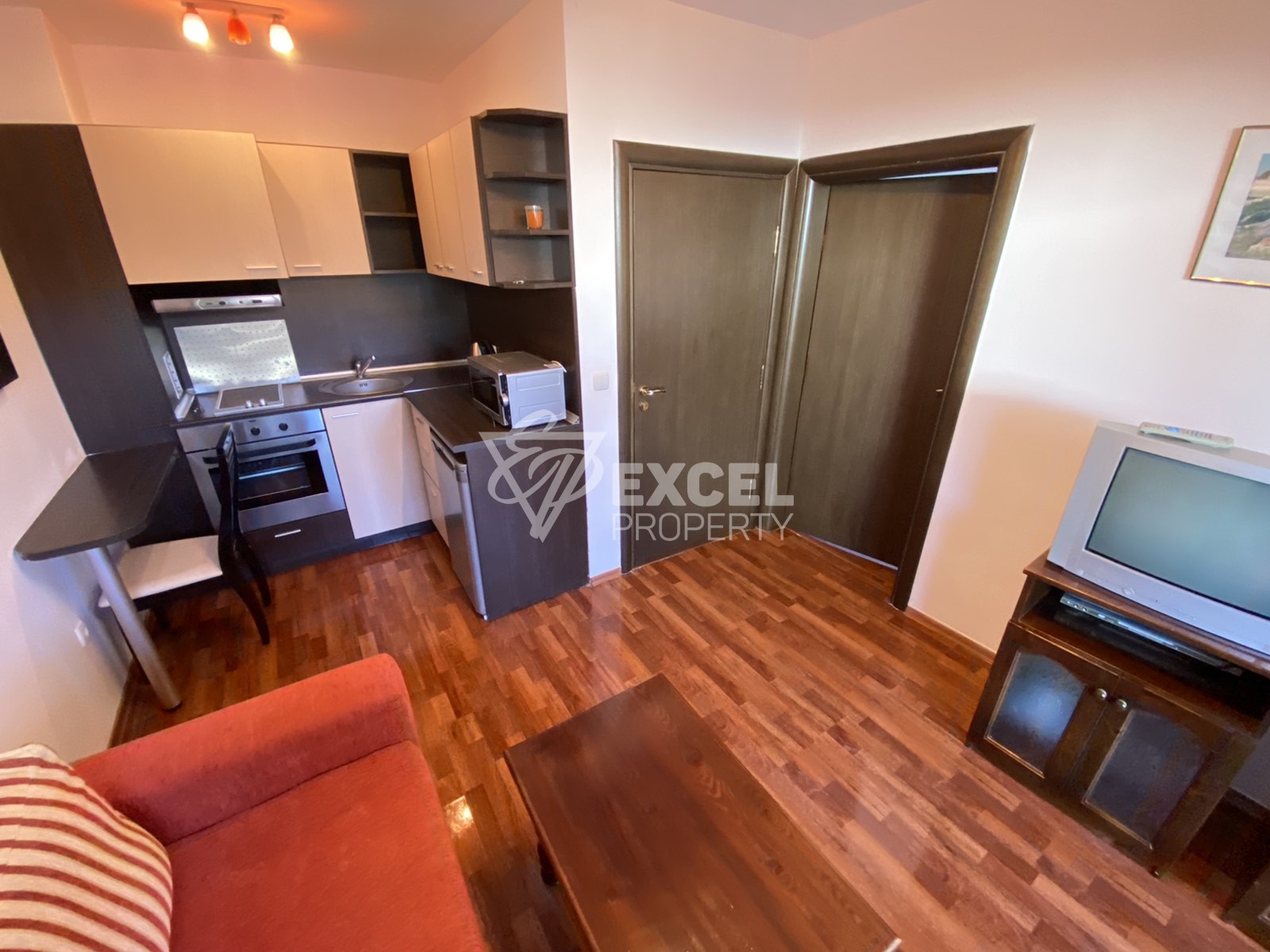 Изгоден двустаен апартамент на партерно ниво в сграда с ниска такса поддръжка!