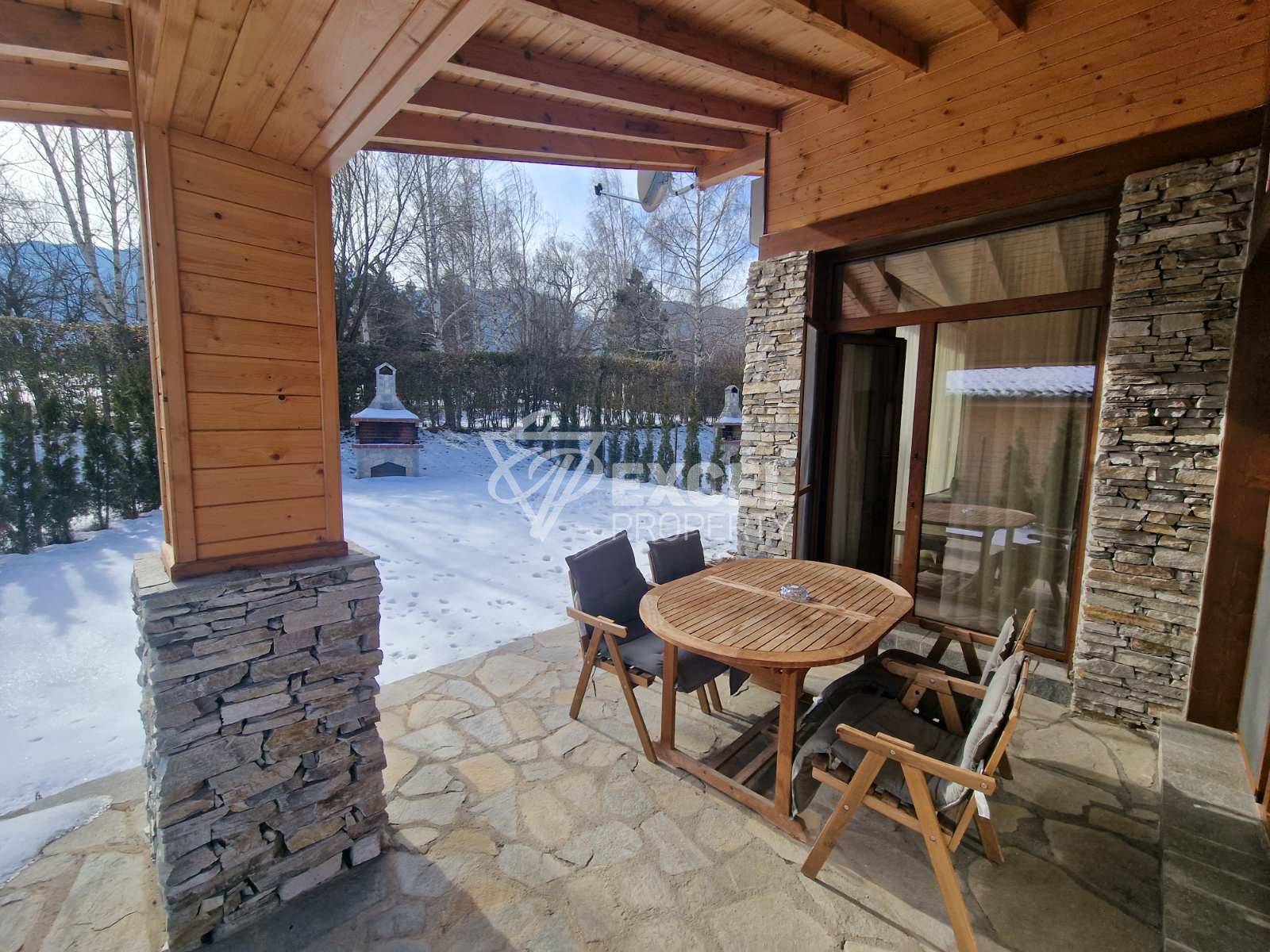 Просторна и слънчева къща с три спални за продажба в района на Пирин Голф