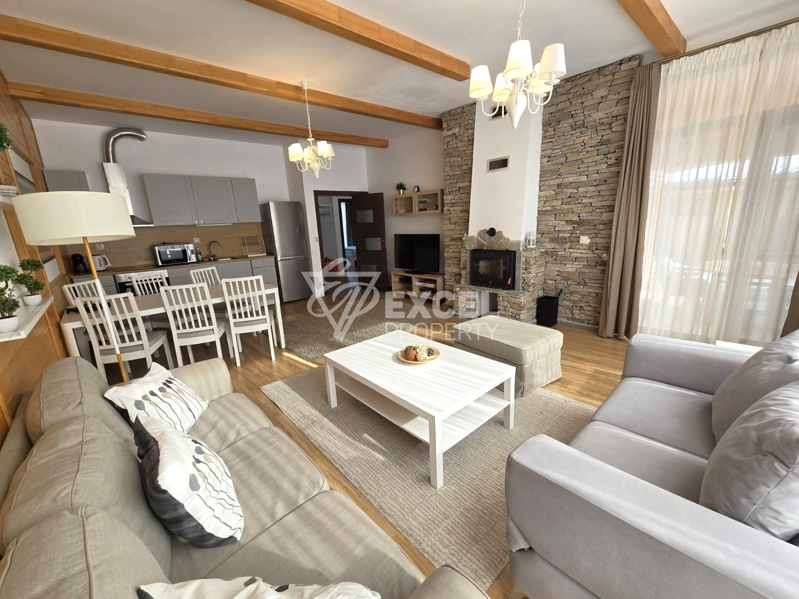 Просторна и слънчева къща с три спални за продажба в района на Пирин Голф