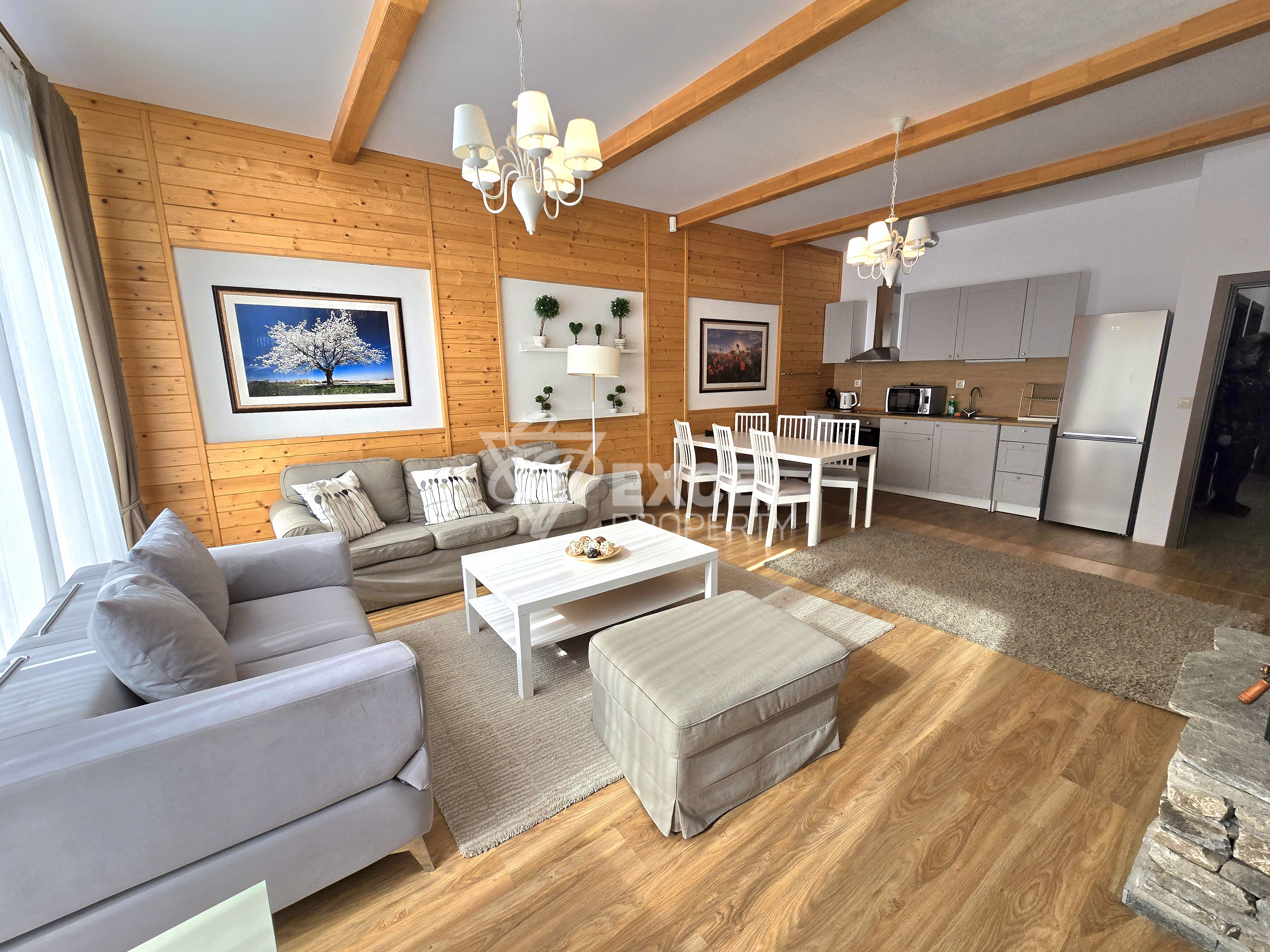 Просторна и слънчева къща с три спални за продажба в района на Пирин Голф