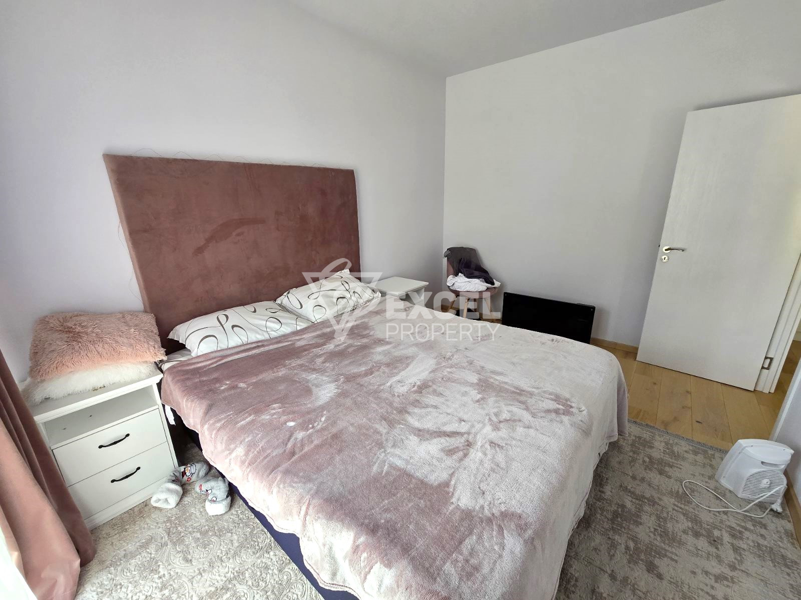 Луксозно обзаведен двустаен апартамент с южно изложение и прекрасна панорамна гледка