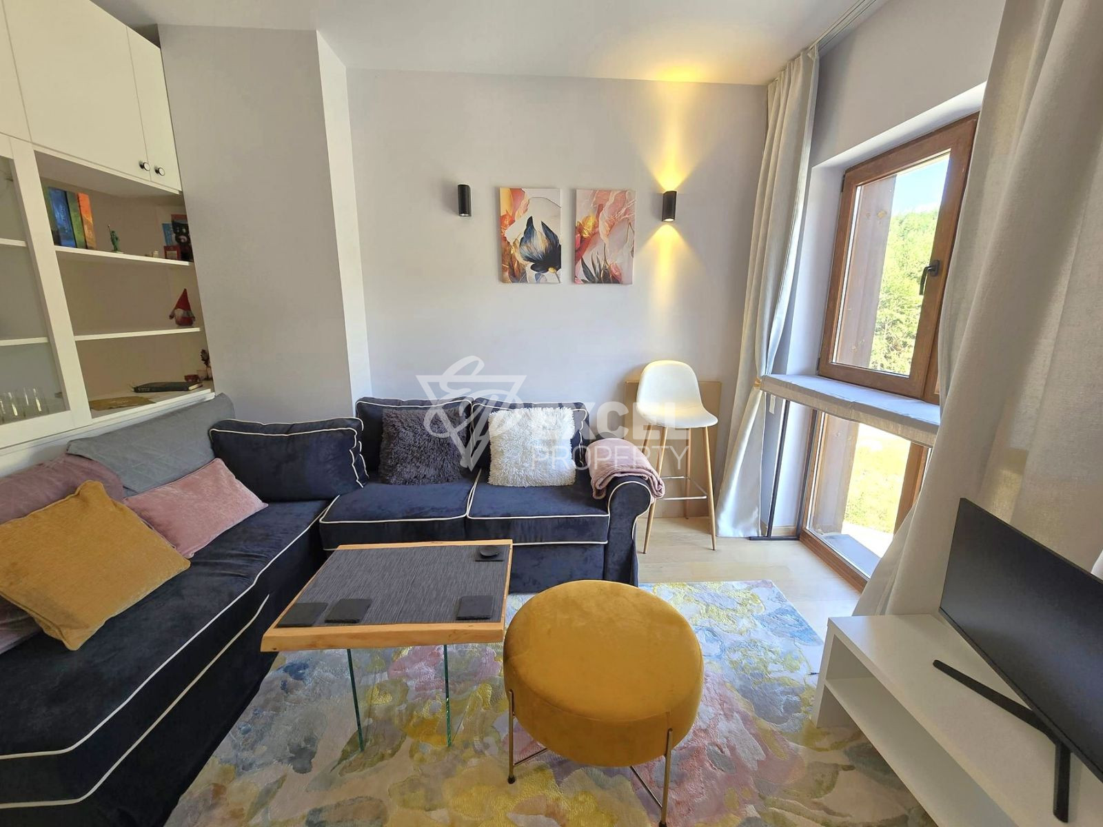 Луксозно обзаведен двустаен апартамент с южно изложение и прекрасна панорамна гледка