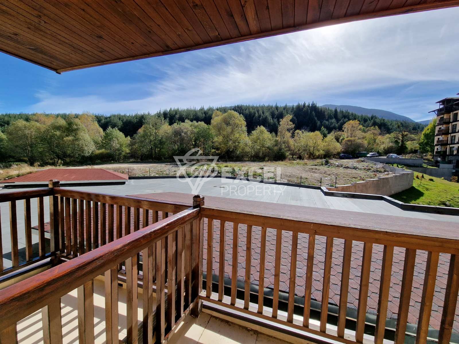 Просторно южно студио за продажба в жилищна сграда с ниска такса поддръжка, Банско