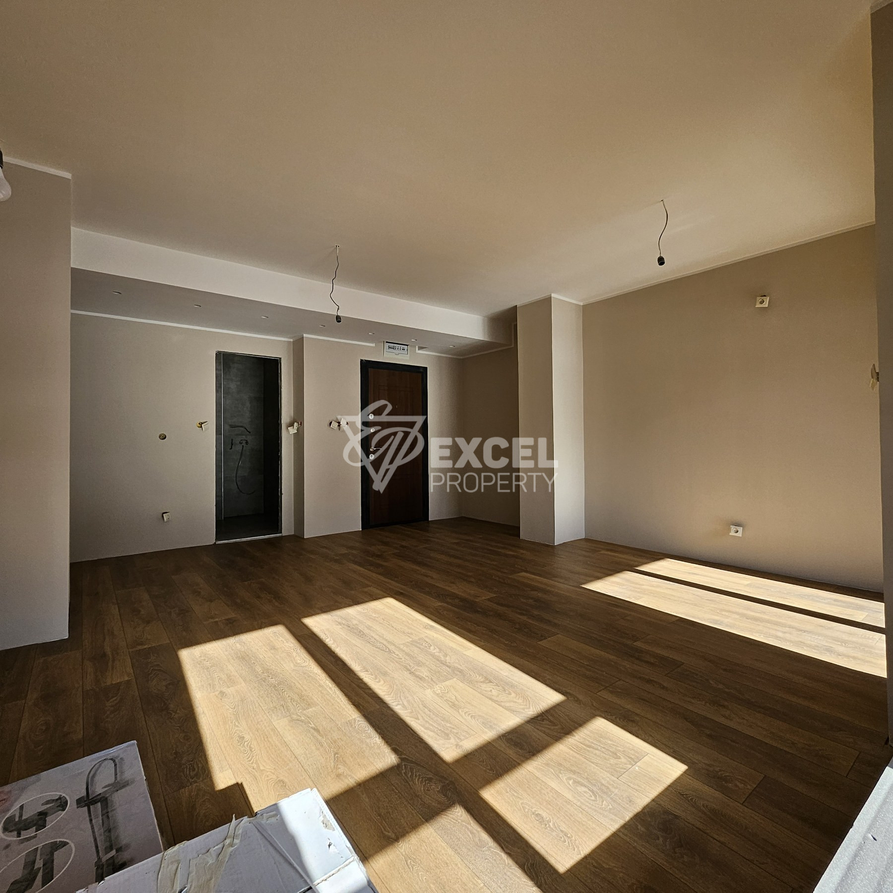 Просторно южно студио за продажба в жилищна сграда с ниска такса поддръжка, Банско