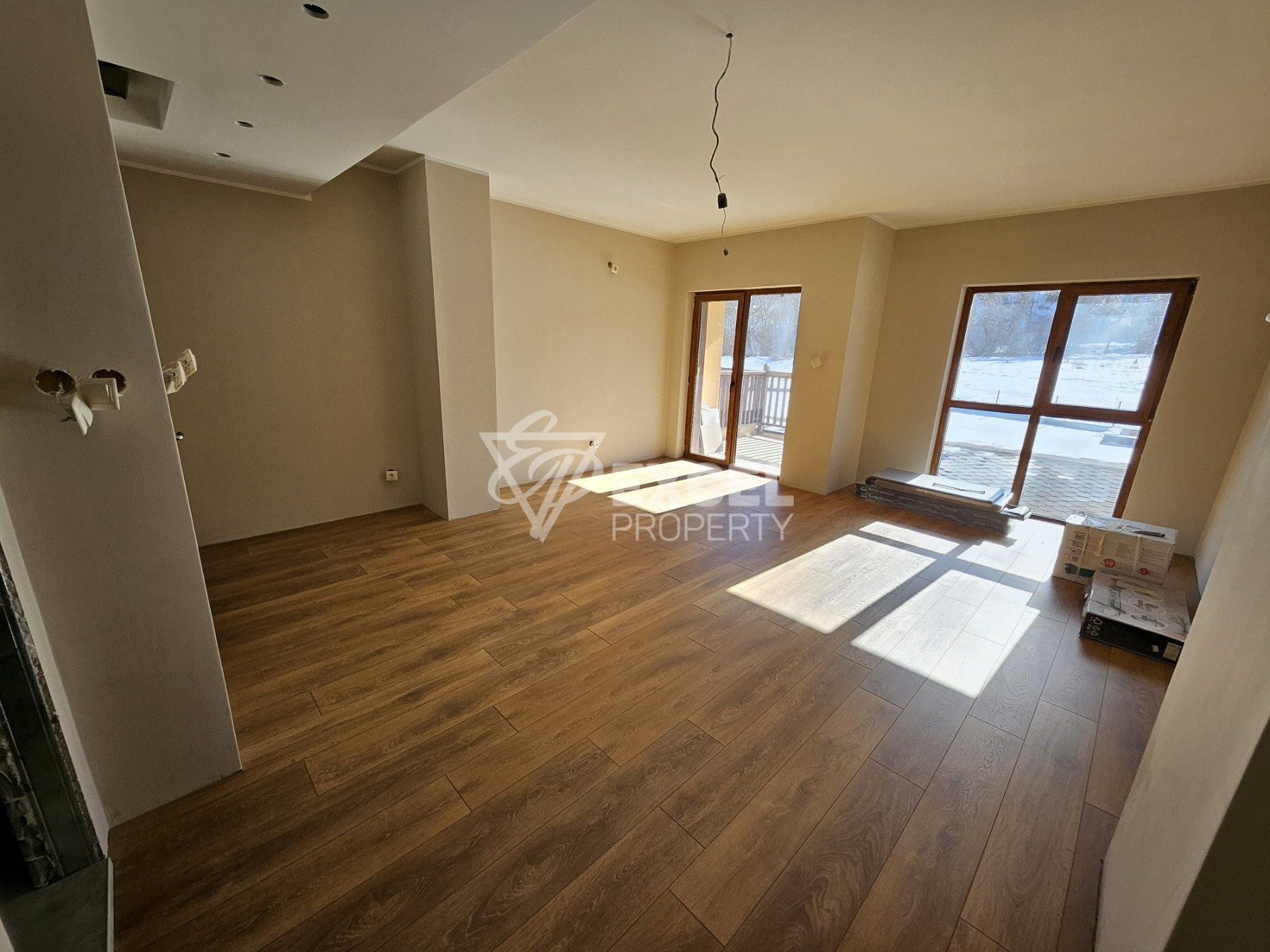 Просторно южно студио за продажба в жилищна сграда с ниска такса поддръжка, Банско