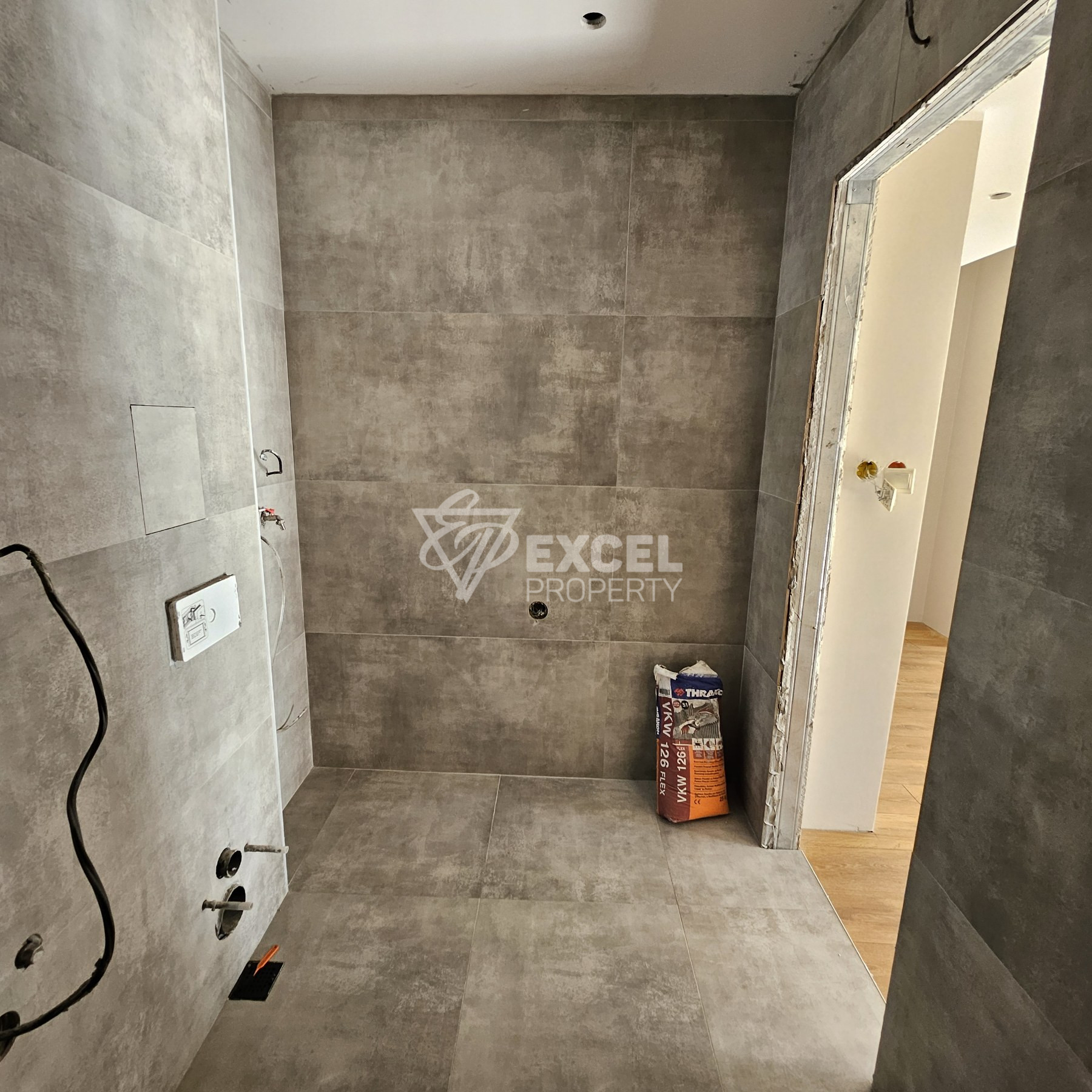 Просторно южно студио за продажба в жилищна сграда с ниска такса поддръжка, Банско