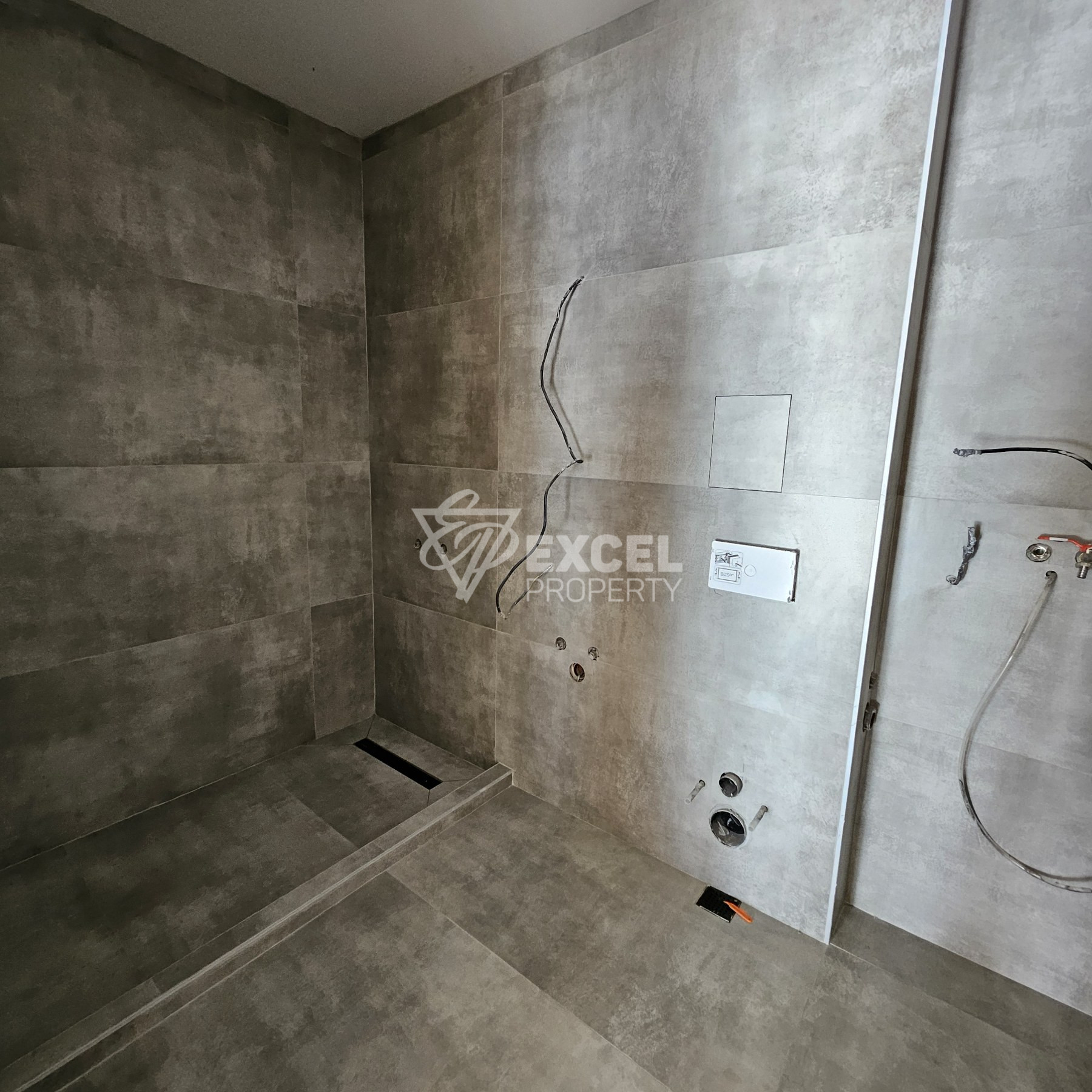 Просторно южно студио за продажба в жилищна сграда с ниска такса поддръжка, Банско