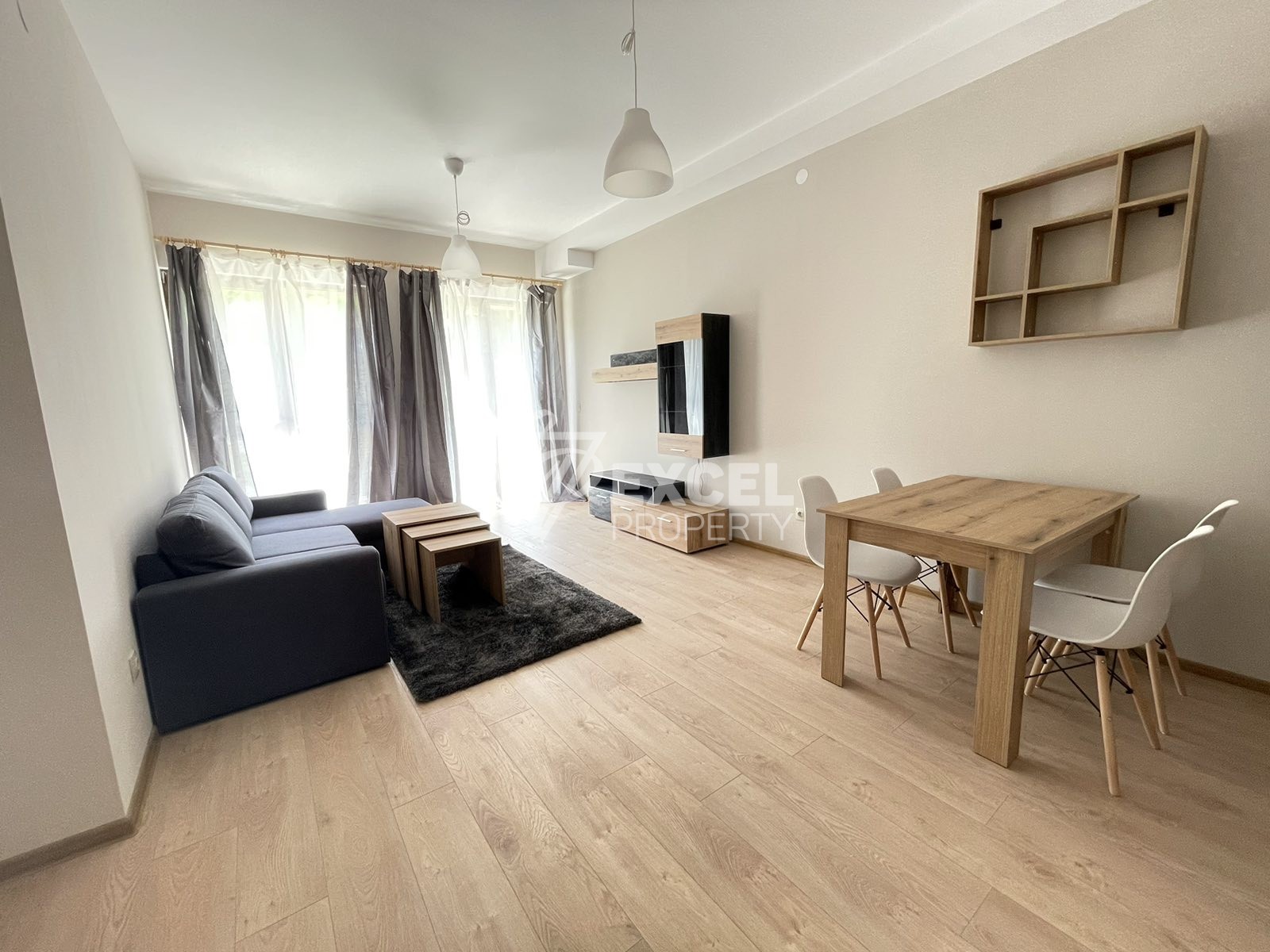 Просторен многостаен обзаведен апартамент за продажба в Банско