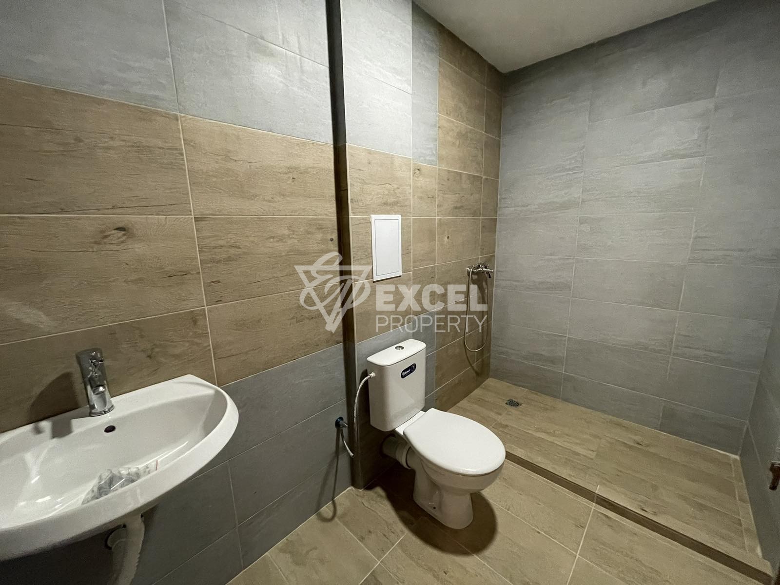 Просторен многостаен обзаведен апартамент за продажба в Банско