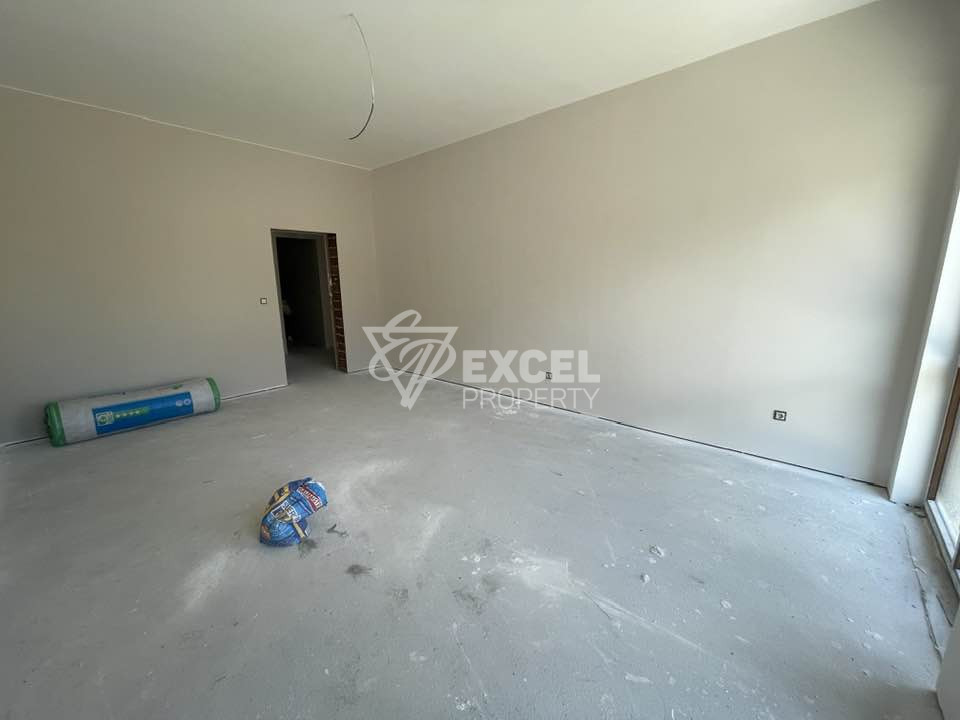 Банско: Просторен многостаен апартамент за продажба в сграда с ниска такса поддръжка