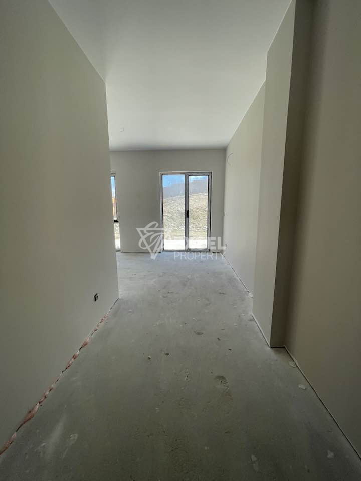 Банско: Просторен многостаен апартамент за продажба в сграда с ниска такса поддръжка