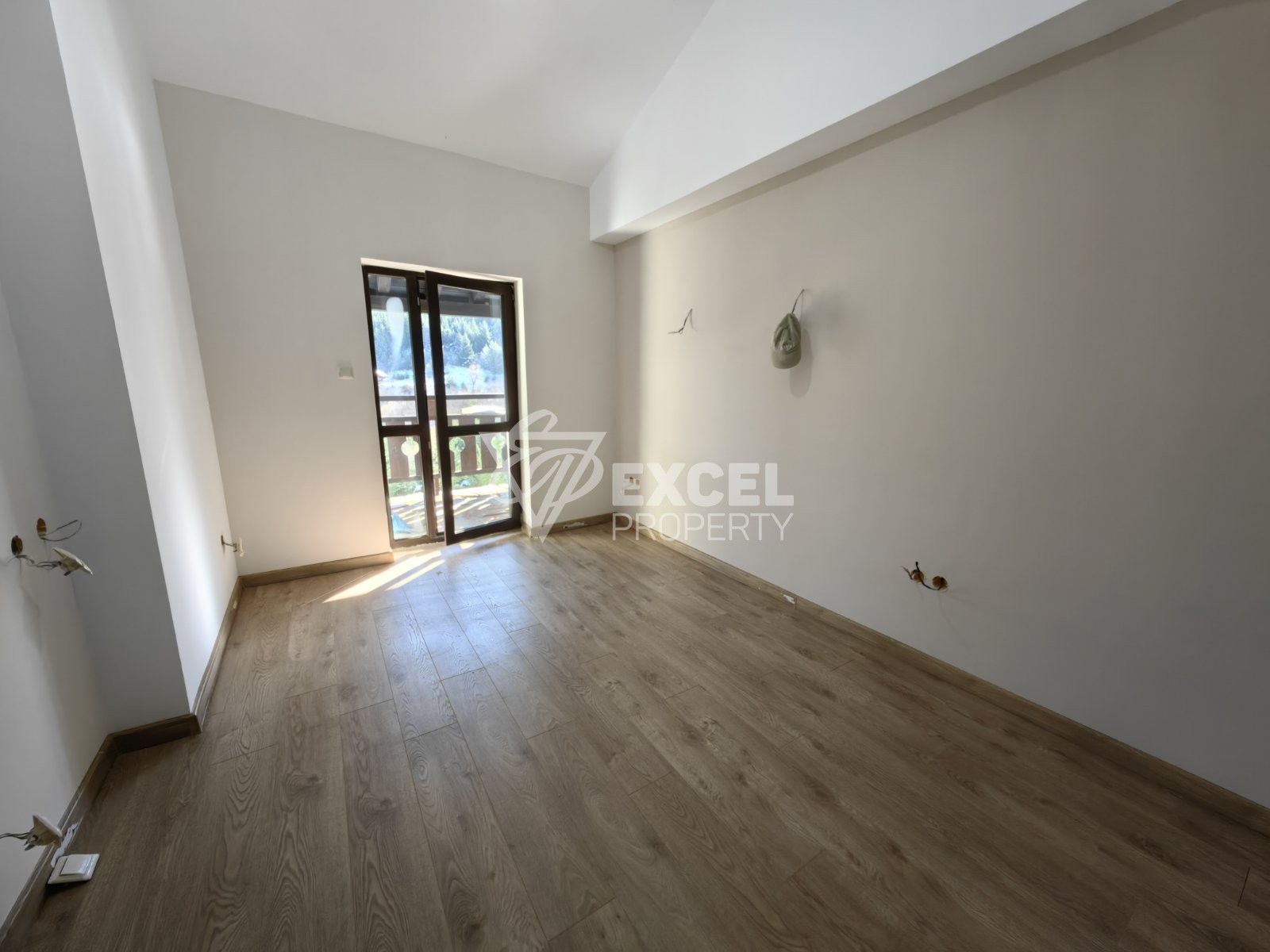 Тристаен апартамент за продажба в сграда с ниска такса и невероятна панорама Пирин