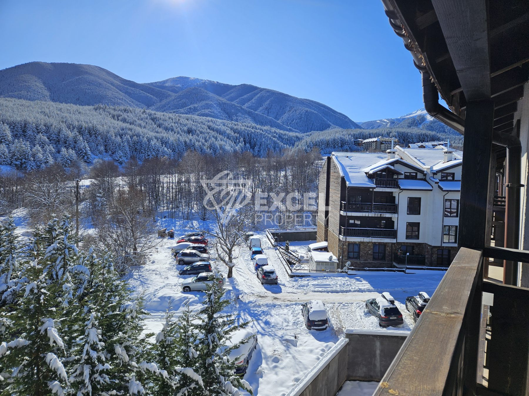 Мезонет с три спални и великолепна плланинска гледка в сграда с ниска такса поддръжка, Банско