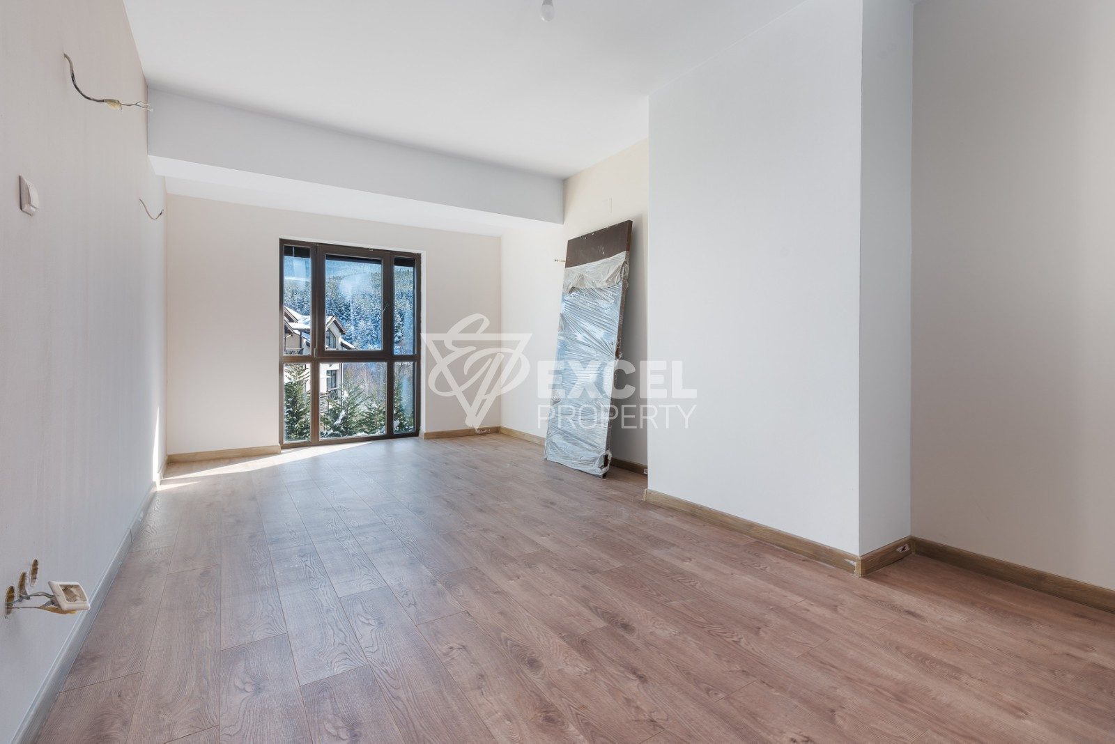 Тристаен апартамент за продажба в сграда с ниска такса и невероятна панорама Пирин