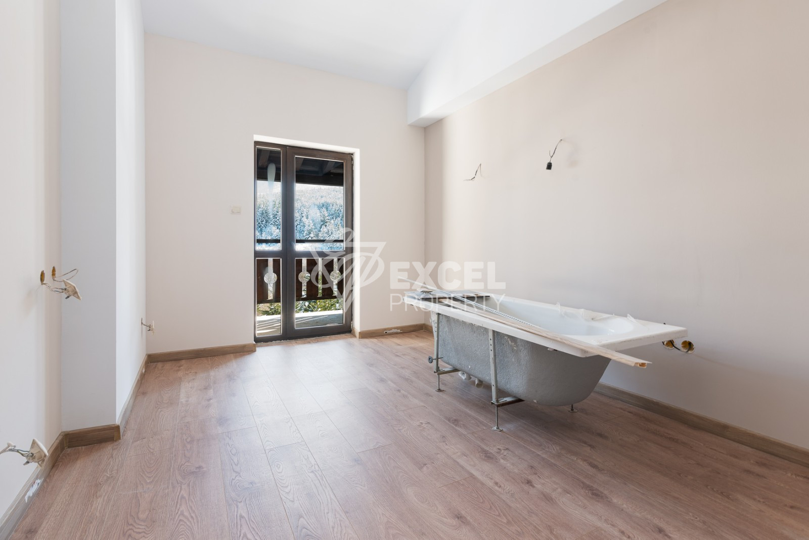 Тристаен апартамент за продажба в сграда с ниска такса и невероятна панорама Пирин