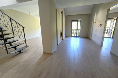 Мезонет с три спални и великолепна плланинска гледка в сграда с ниска такса поддръжка, Банско