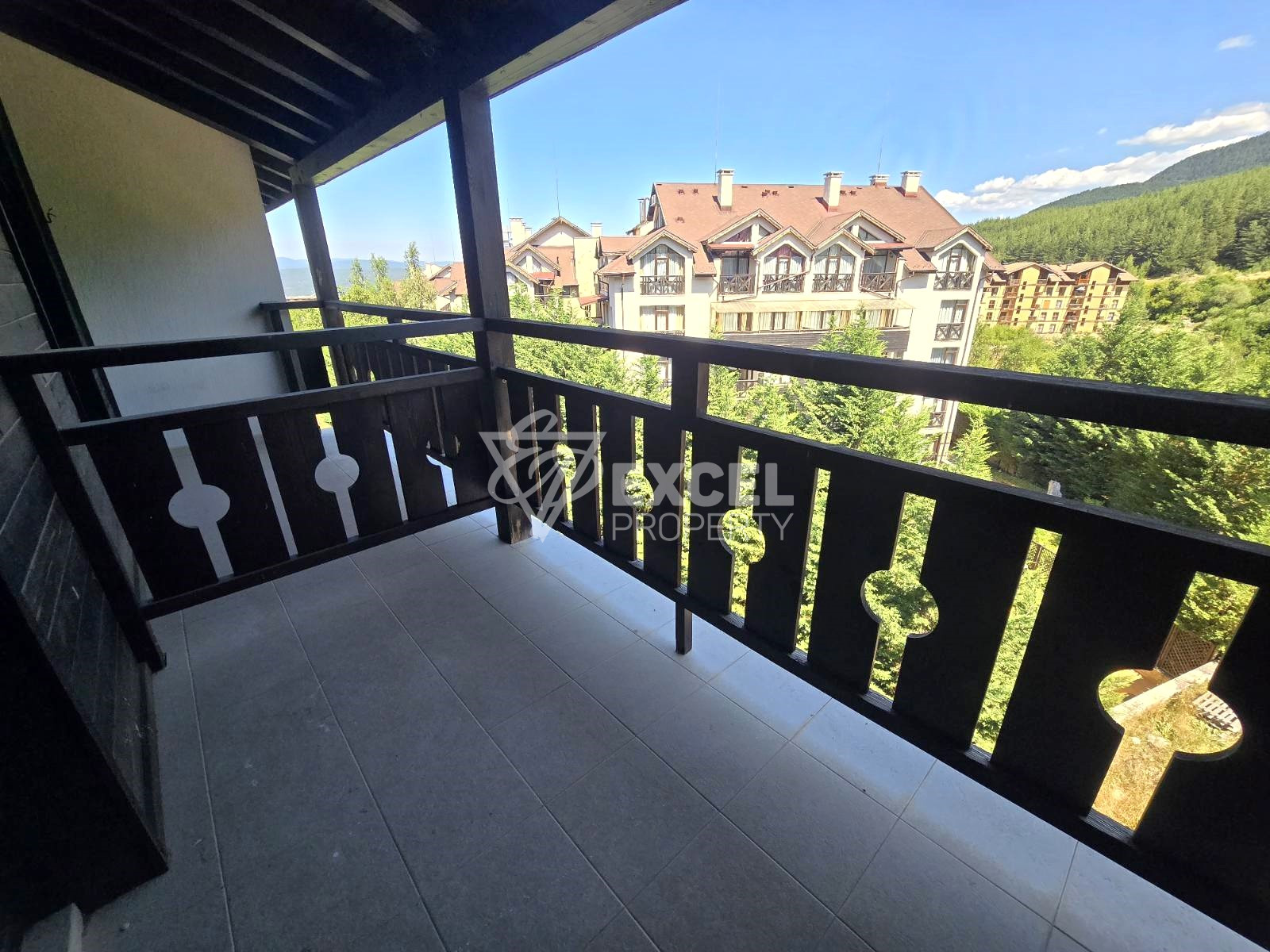 Мезонет с три спални и великолепна плланинска гледка в сграда с ниска такса поддръжка, Банско