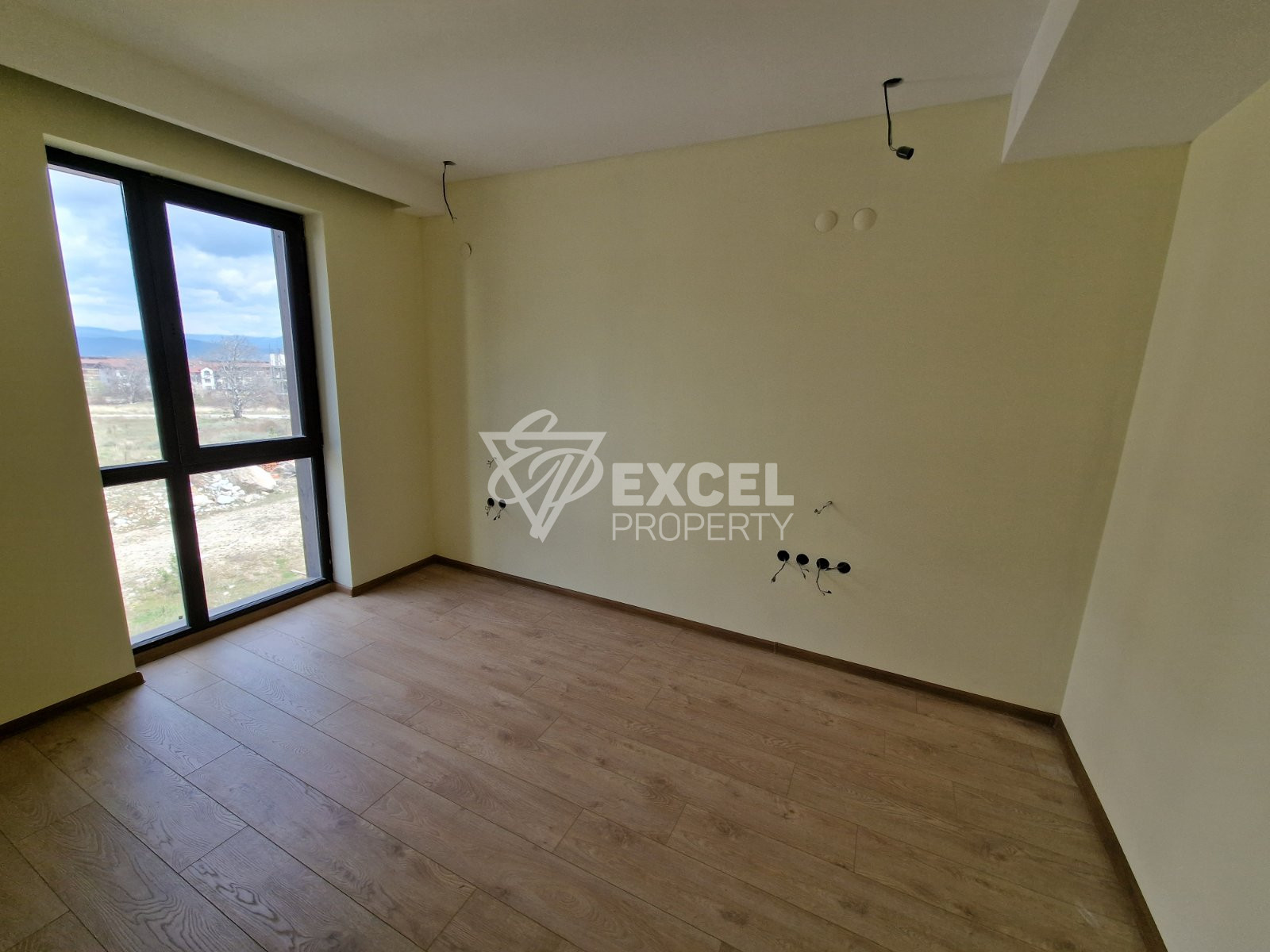 Двустаен апартамент за продажба с ниска такса поддръжка до хотел Премиер!