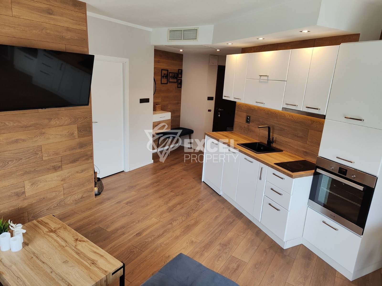 Елегантно обзаведен тристаен апартамент с ниска такса поддръжка