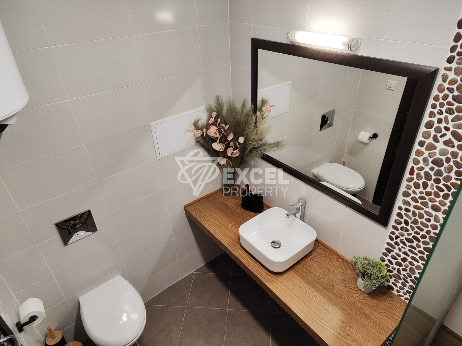 Елегантно обзаведен тристаен апартамент с ниска такса поддръжка