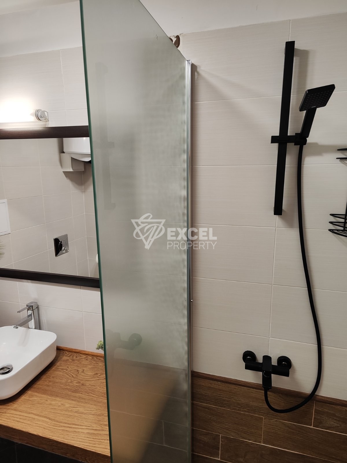 Елегантно обзаведен тристаен апартамент с ниска такса поддръжка