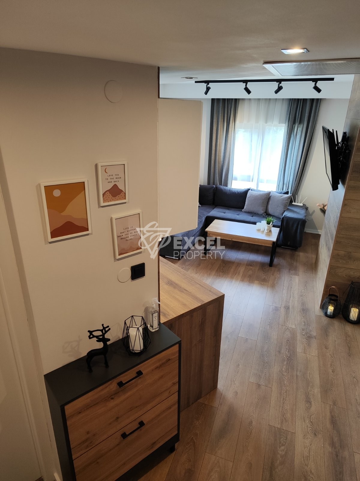 Елегантно обзаведен тристаен апартамент с ниска такса поддръжка