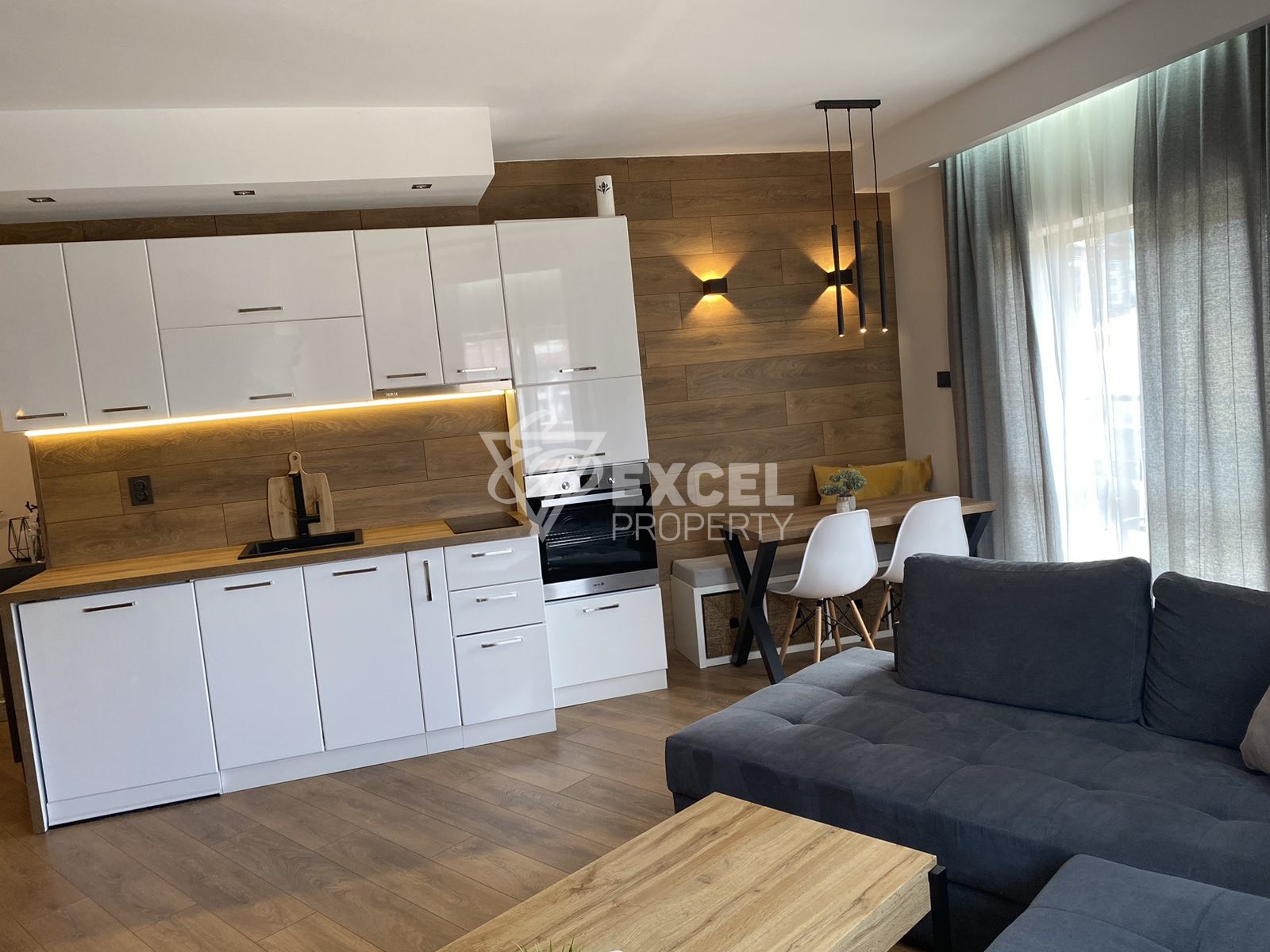 Елегантно обзаведен тристаен апартамент с ниска такса поддръжка