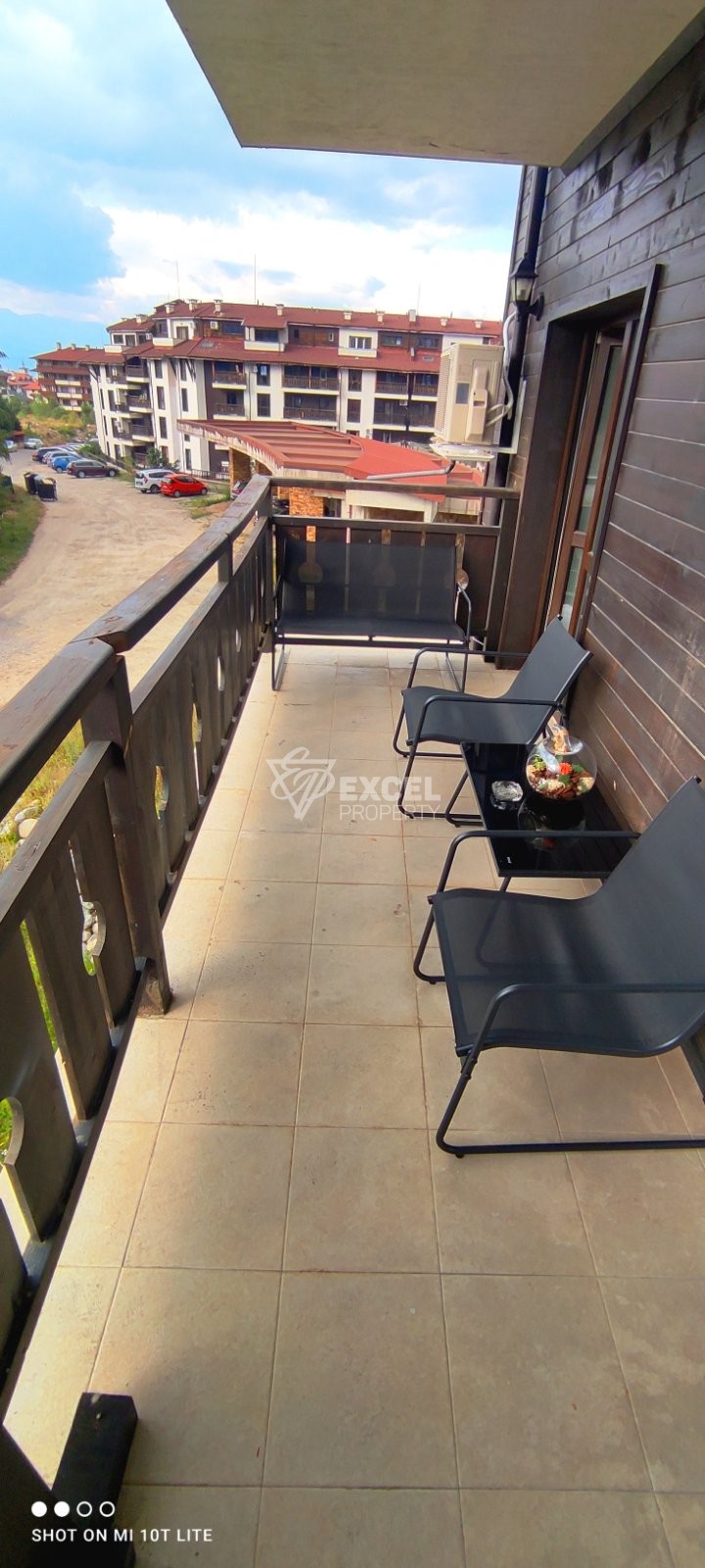 Елегантно обзаведен тристаен апартамент с ниска такса поддръжка