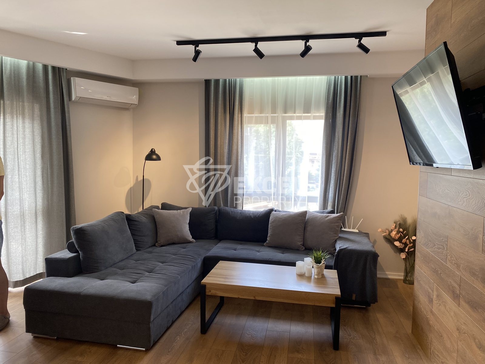 Елегантно обзаведен тристаен апартамент с ниска такса поддръжка