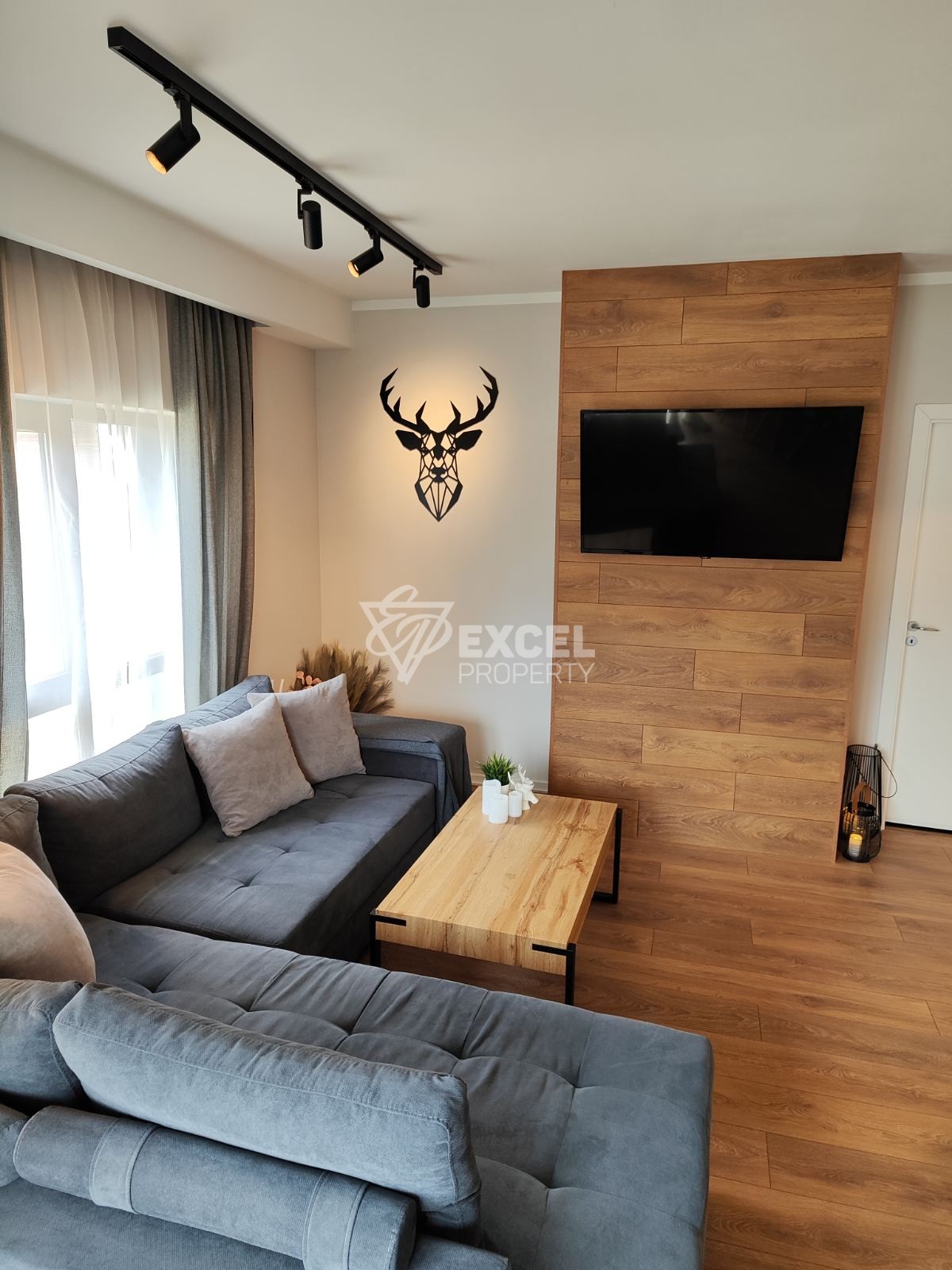 Елегантно обзаведен тристаен апартамент с ниска такса поддръжка