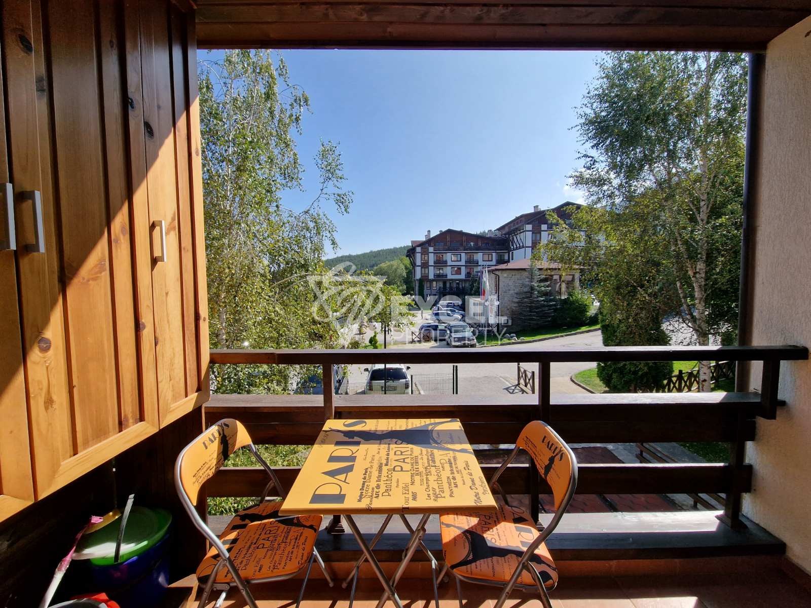 Двустаен апартамент с гледка към басейна в хотелската част на Green Life, Банско